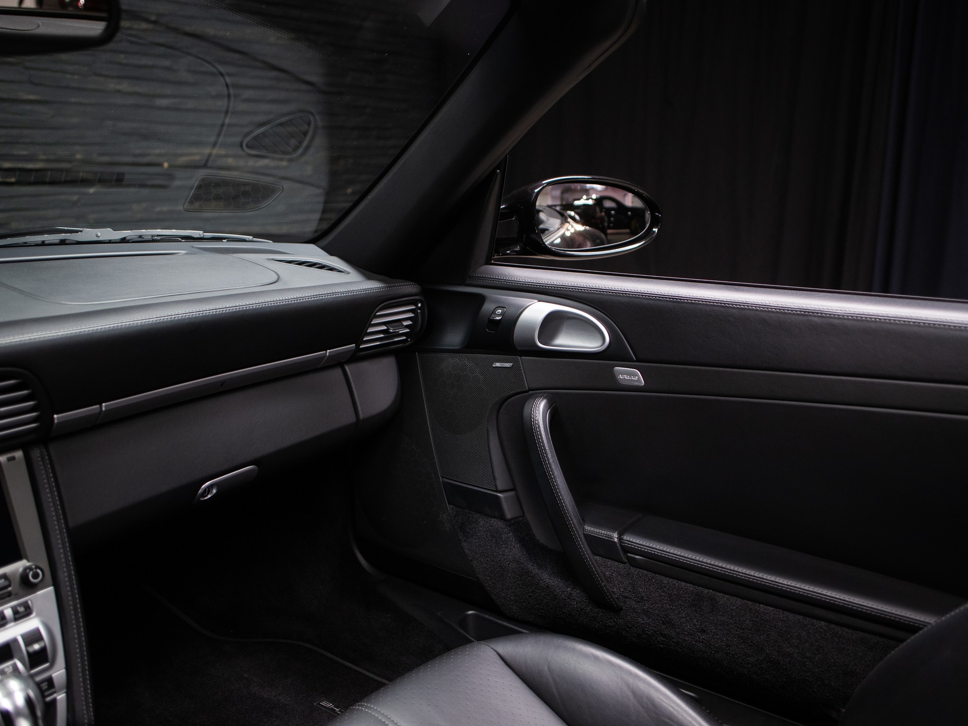 PORSCHE 911 Turbo Cabriolet-image-27