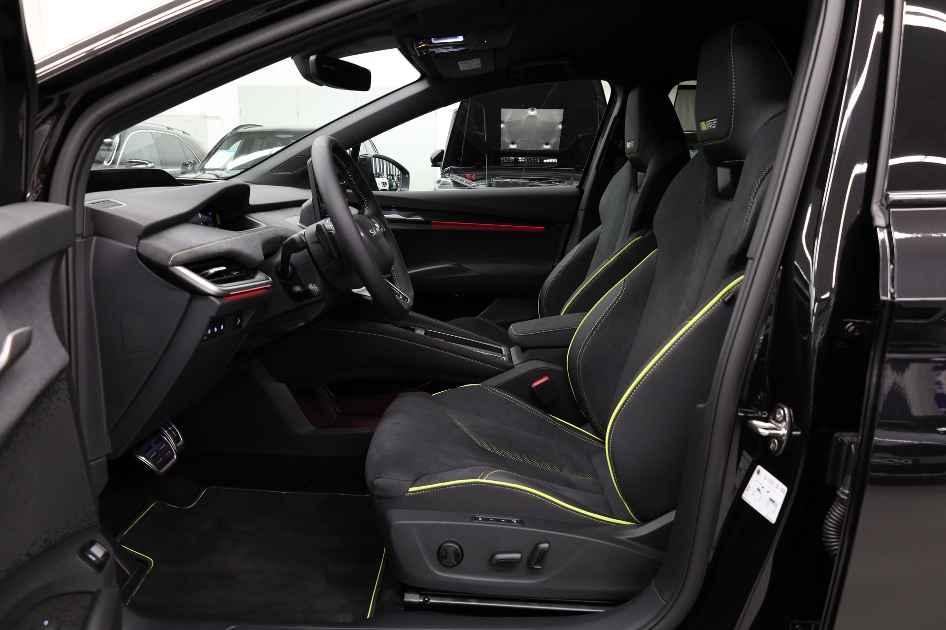 SKODA Elroq RS 4x4-image-17