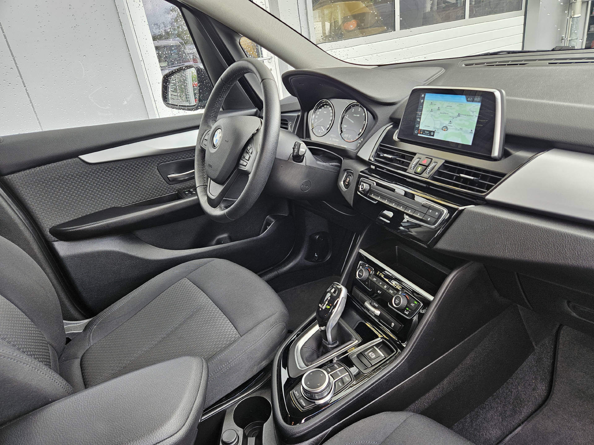 BMW 218d Gran Tourer-image-17