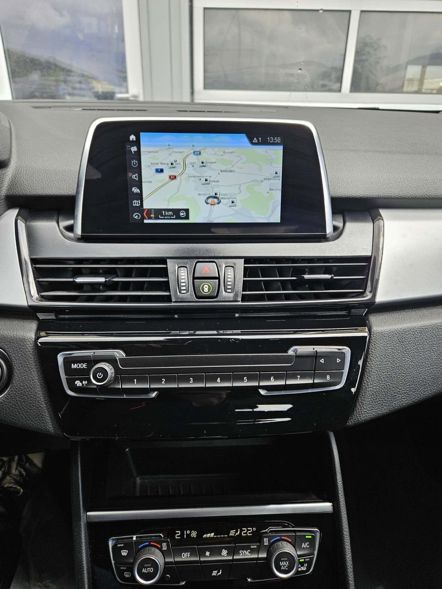 BMW 218d Gran Tourer-image-11