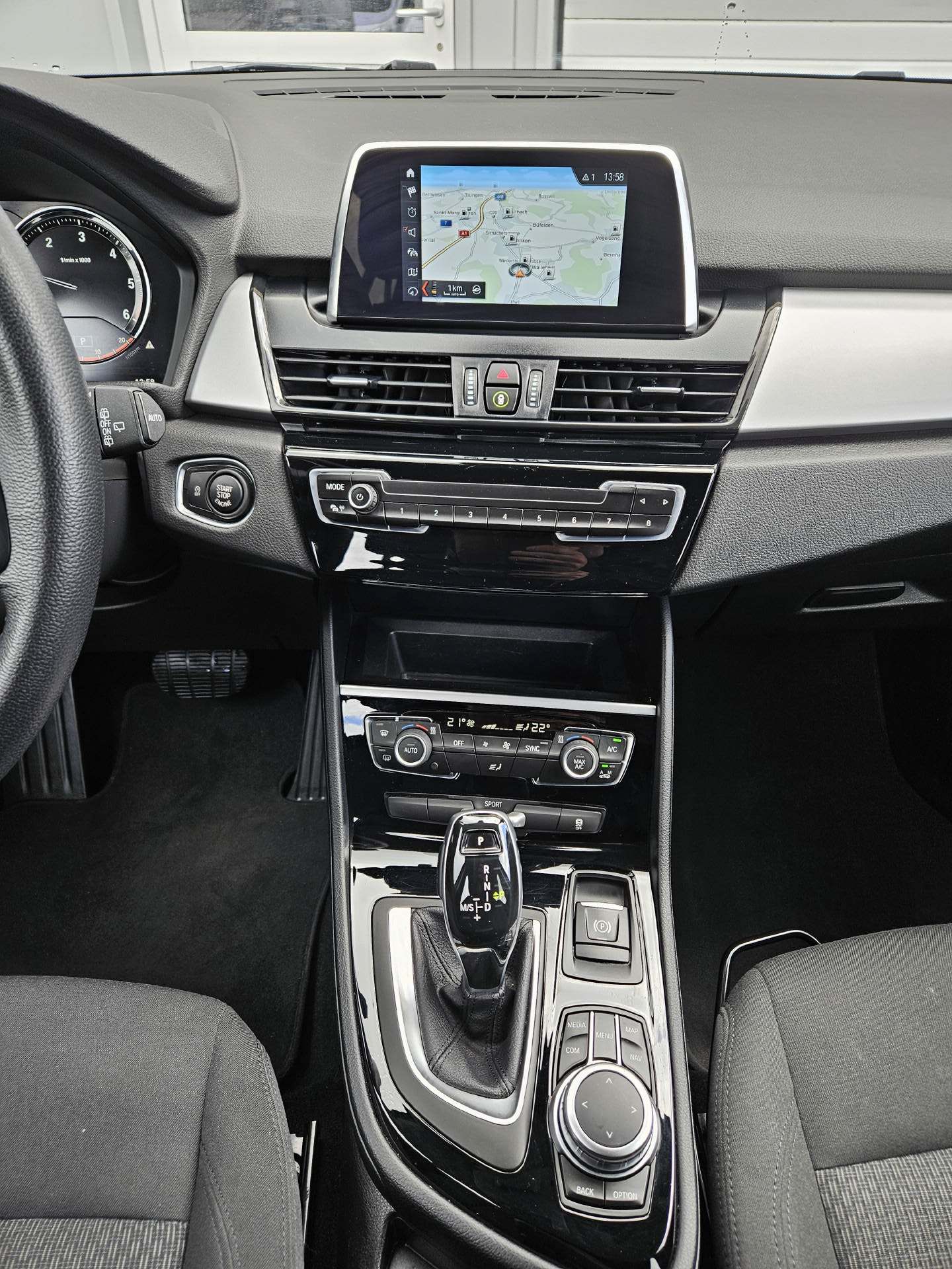 BMW 218d Gran Tourer-image-13