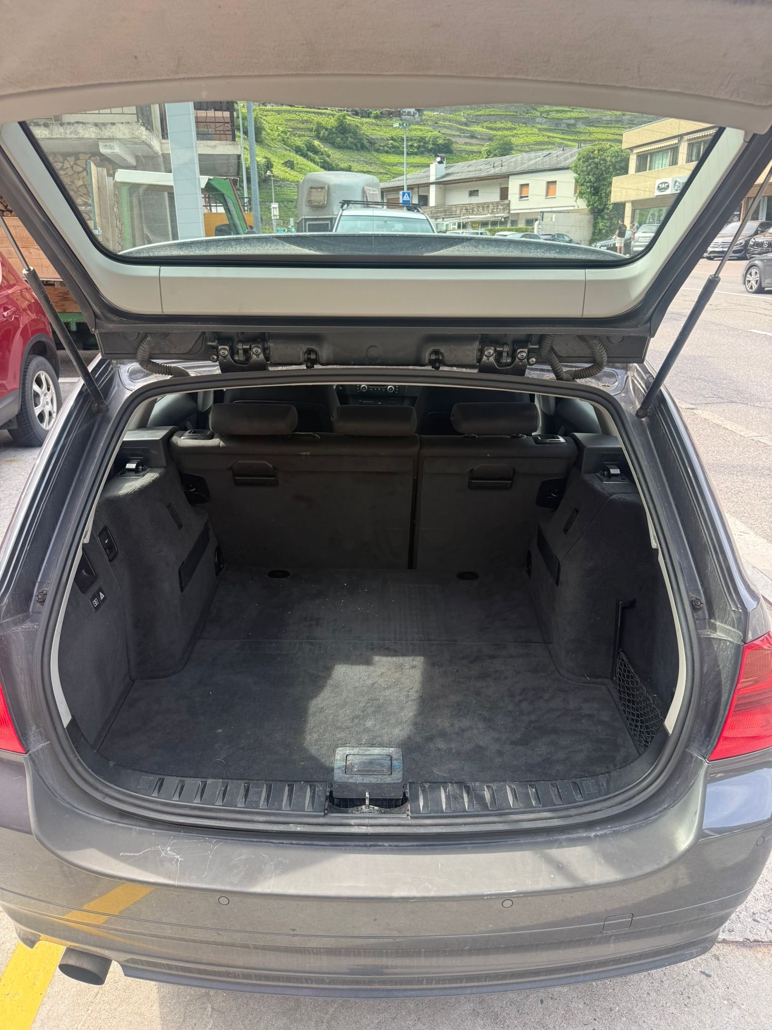 BMW 320i Touring Access-image-6