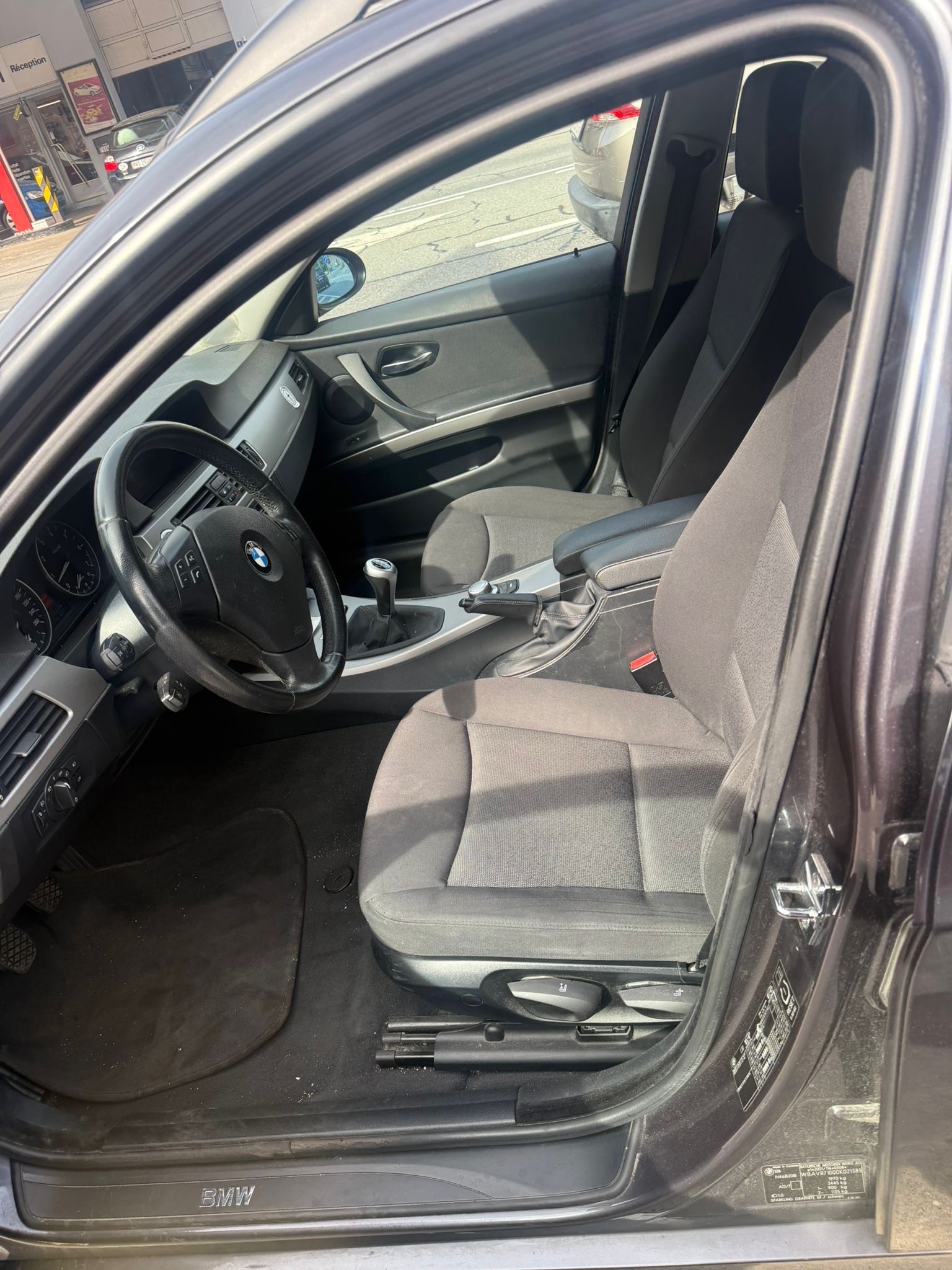 BMW 320i Touring Access-image-7