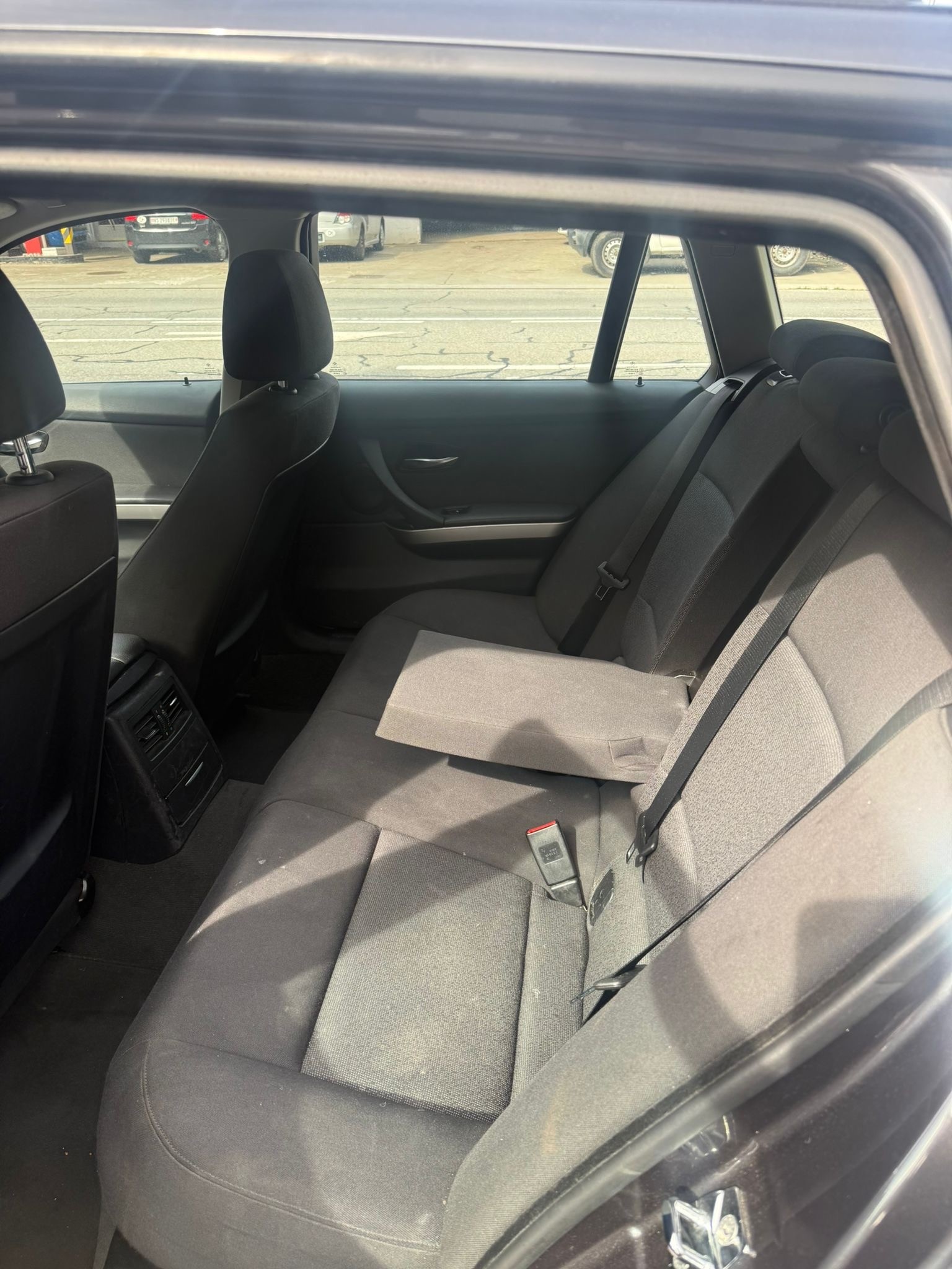 BMW 320i Touring Access-image-8
