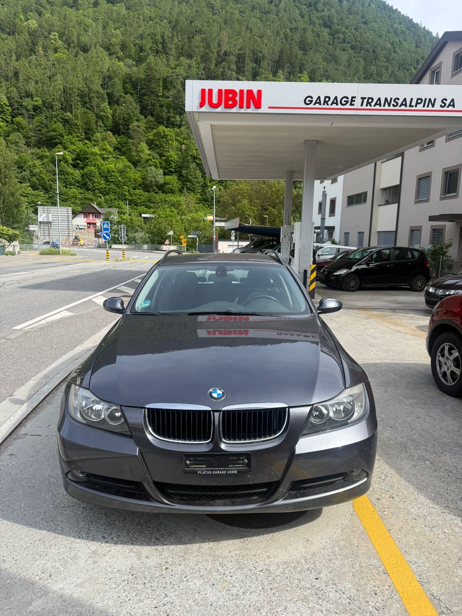 BMW 320i Touring Access-image-1