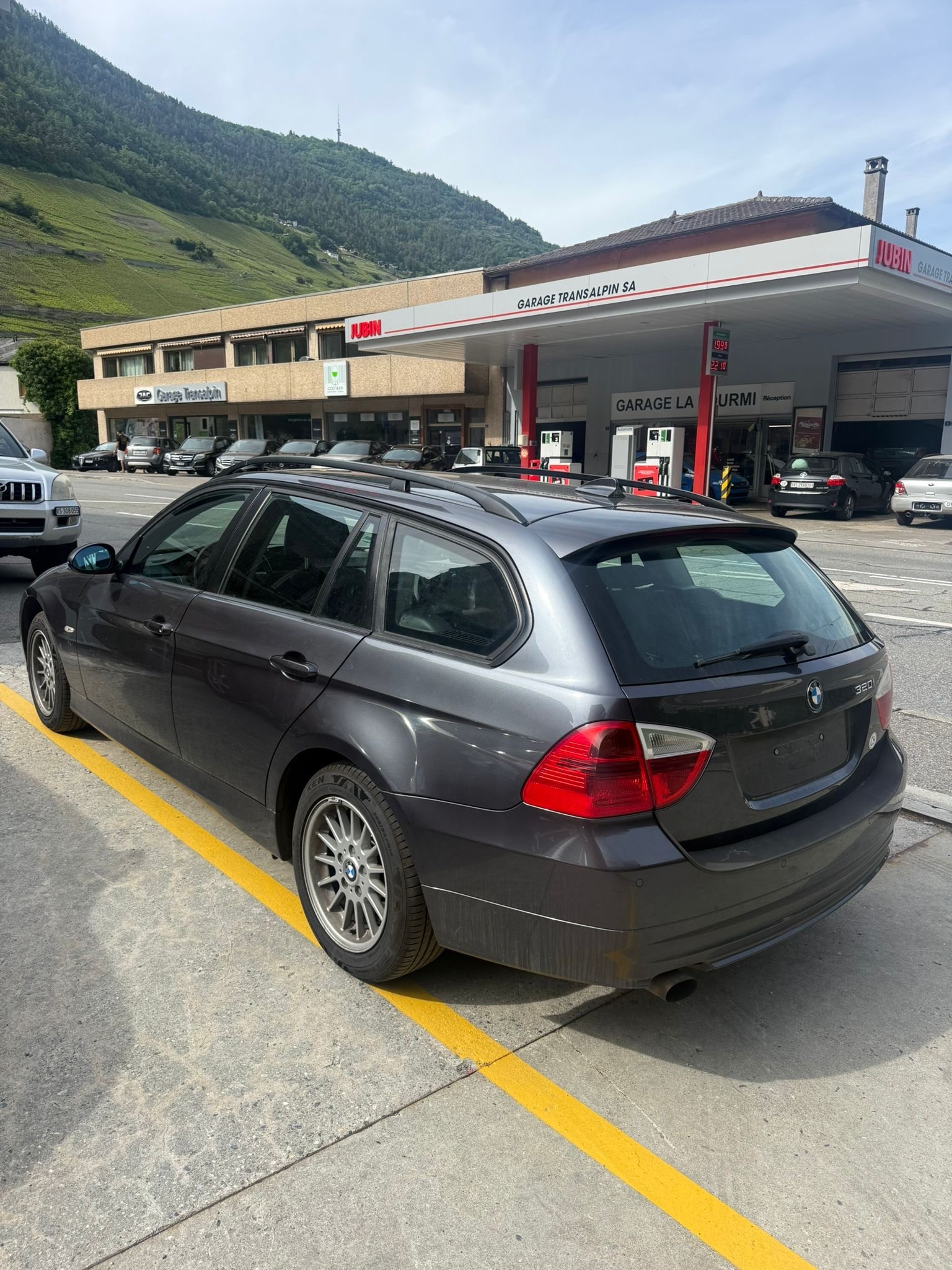 BMW 320i Touring Access-image-5