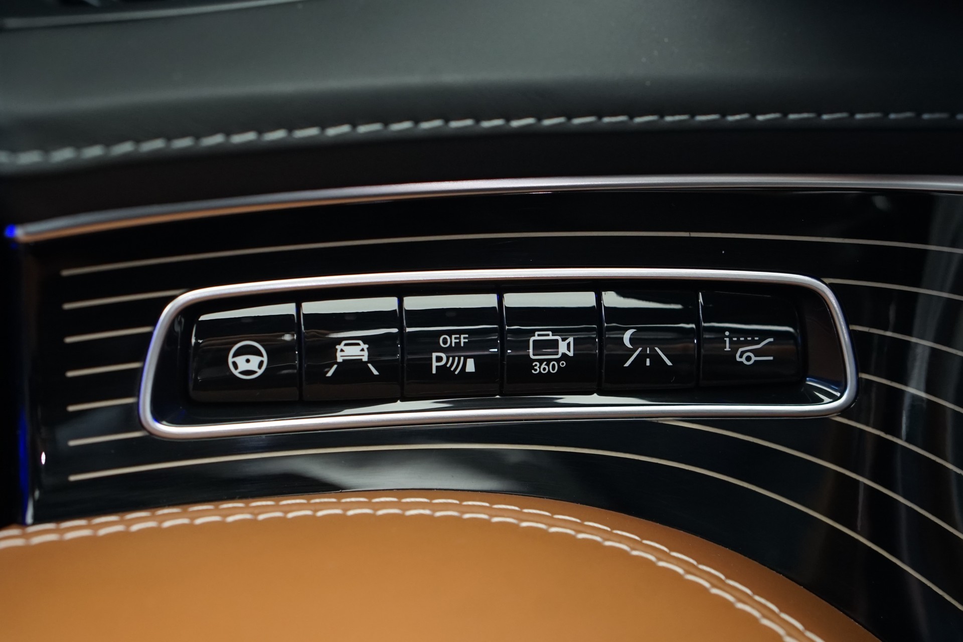 MERCEDES-BENZ S 63 AMG Cabriolet 4Matic Speedshift MCT *CH-Fahrzeug* *Designo Mokkaschwarz* *Swarowski*-image-41