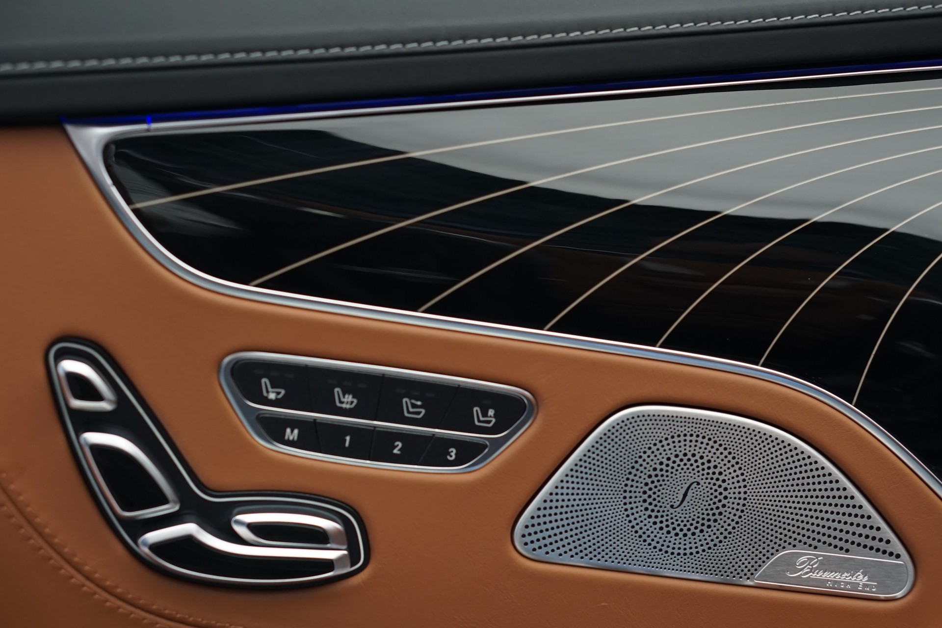 MERCEDES-BENZ S 63 AMG Cabriolet 4Matic Speedshift MCT *CH-Fahrzeug* *Designo Mokkaschwarz* *Swarowski*-image-18