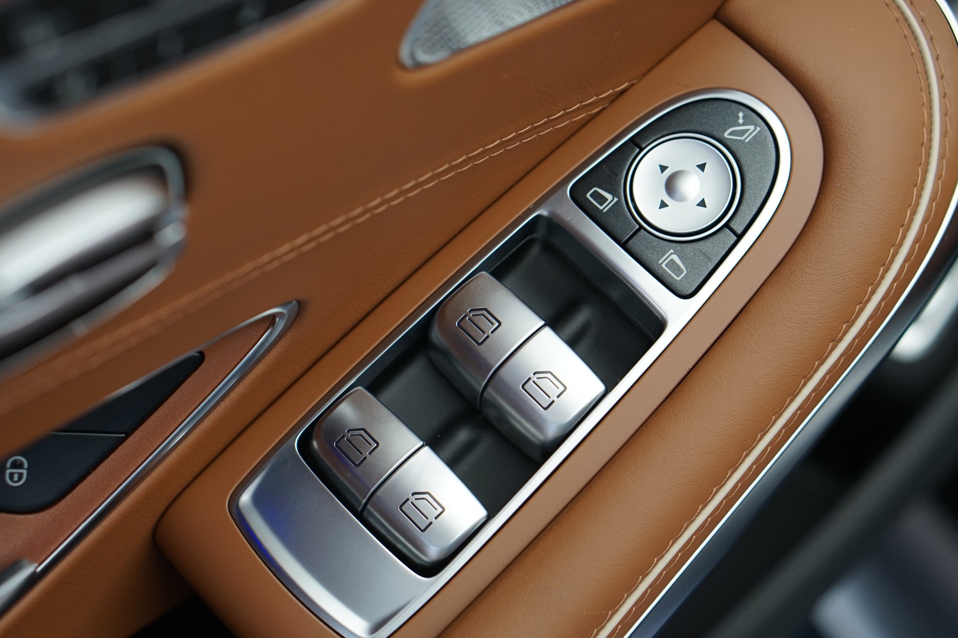 MERCEDES-BENZ S 63 AMG Cabriolet 4Matic Speedshift MCT *CH-Fahrzeug* *Designo Mokkaschwarz* *Swarowski*-image-19