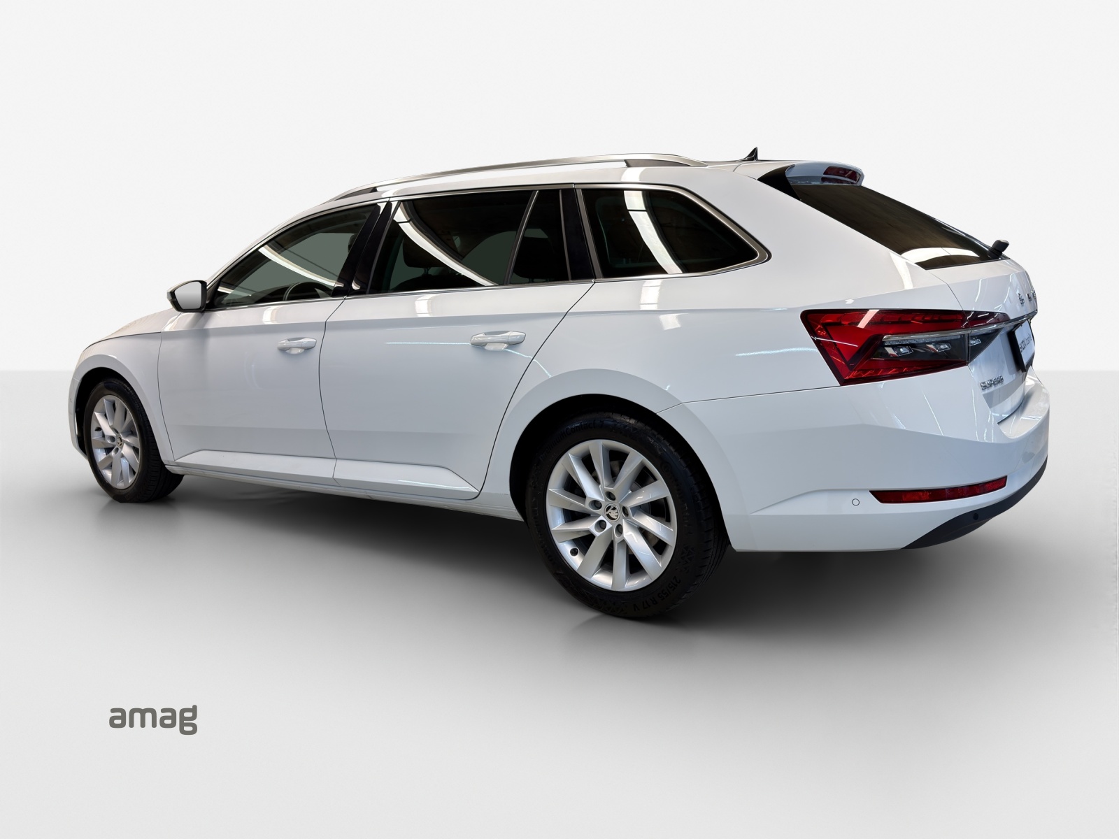 SKODA Superb Combi 2.0 TDi Style 4x4 DSG-showroom-element-2