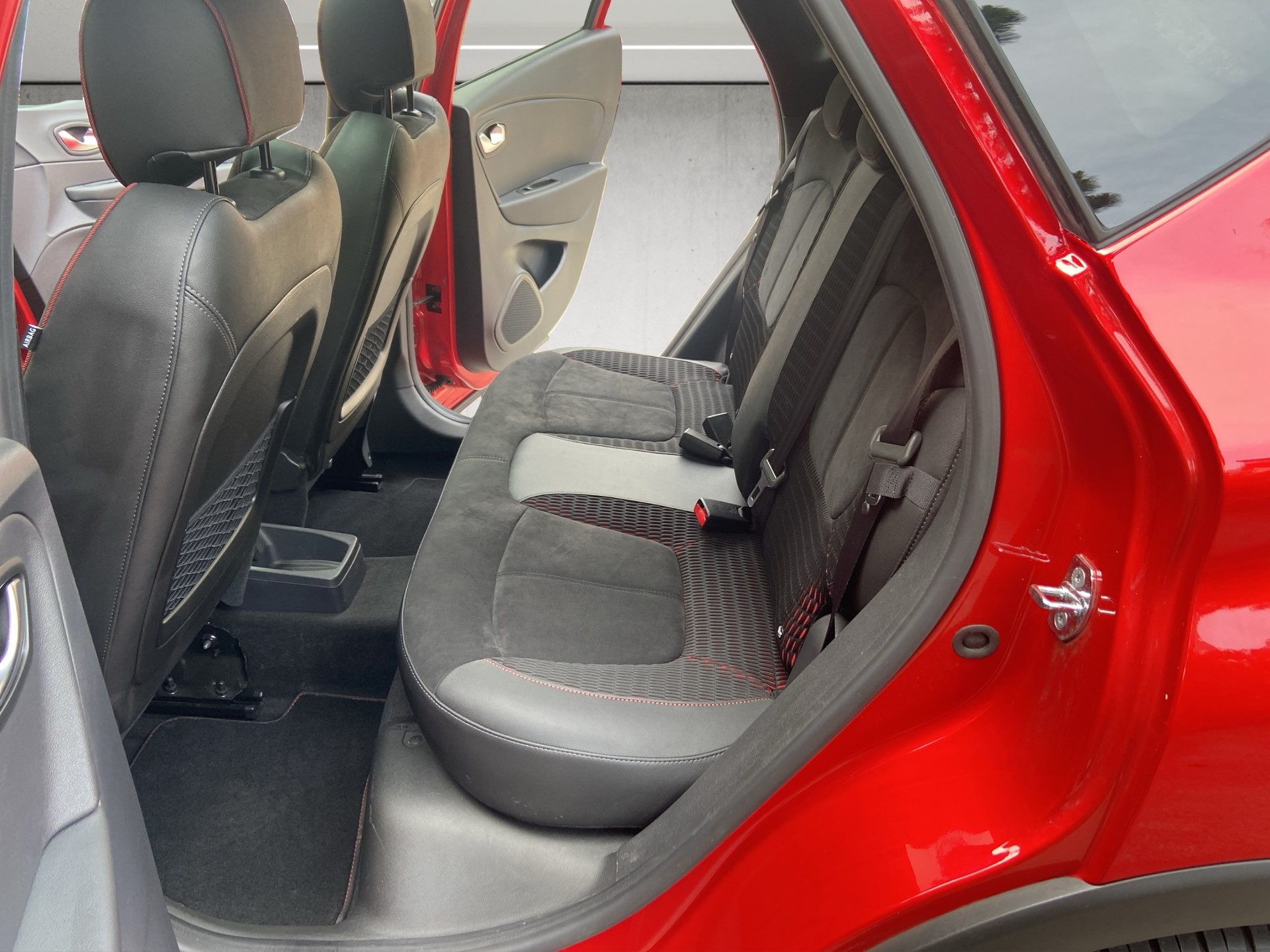 RENAULT Captur 1.3 T 16V Red Edition EDC-image-9