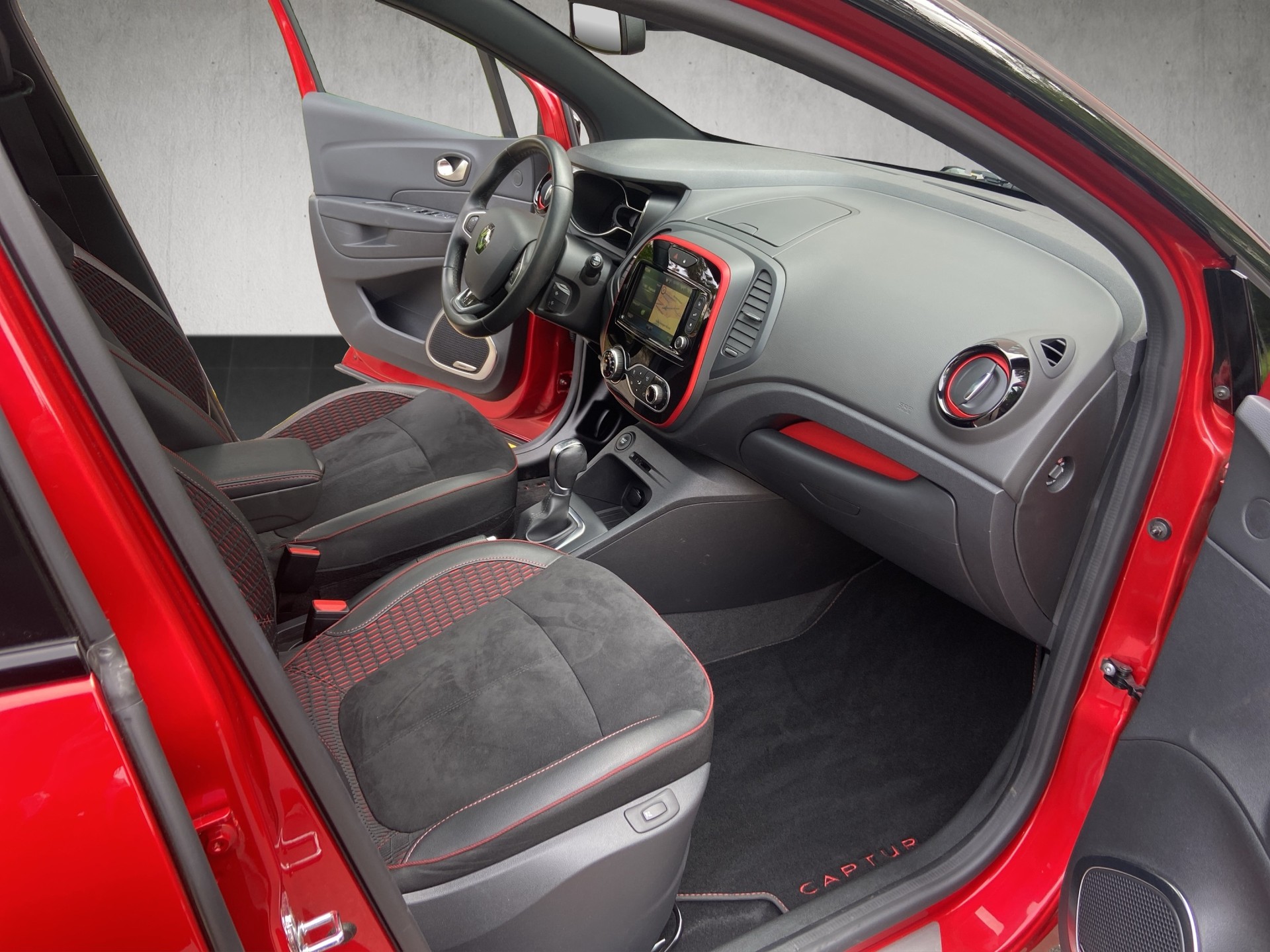 RENAULT Captur 1.3 T 16V Red Edition EDC-image-10