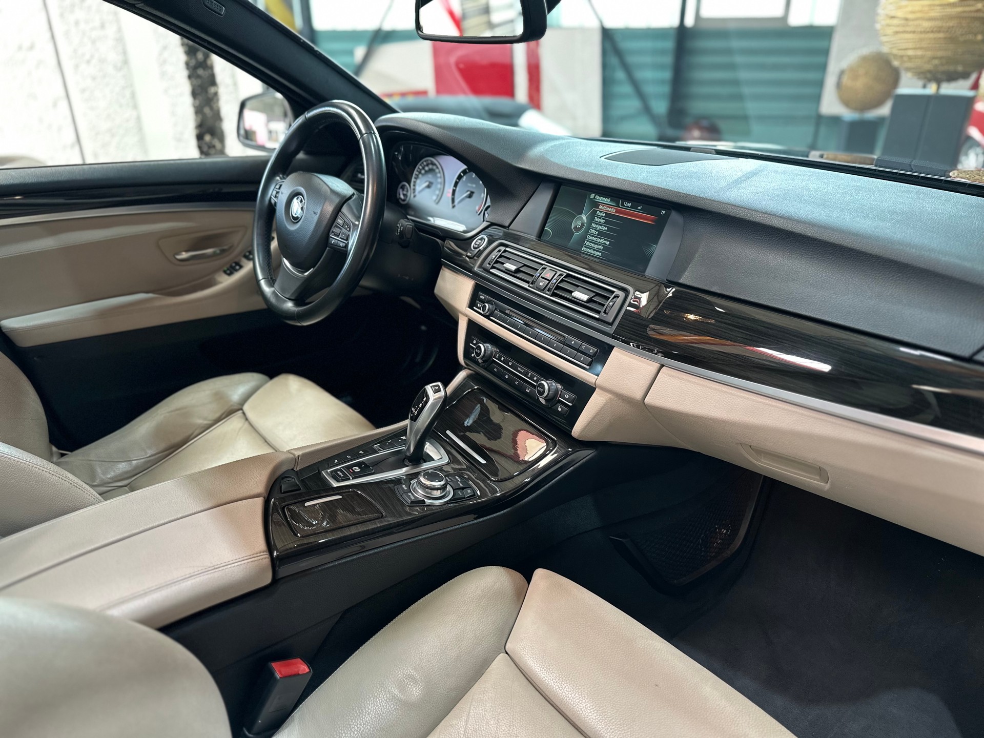 BMW 535d xDrive Touring Steptronic-image-12