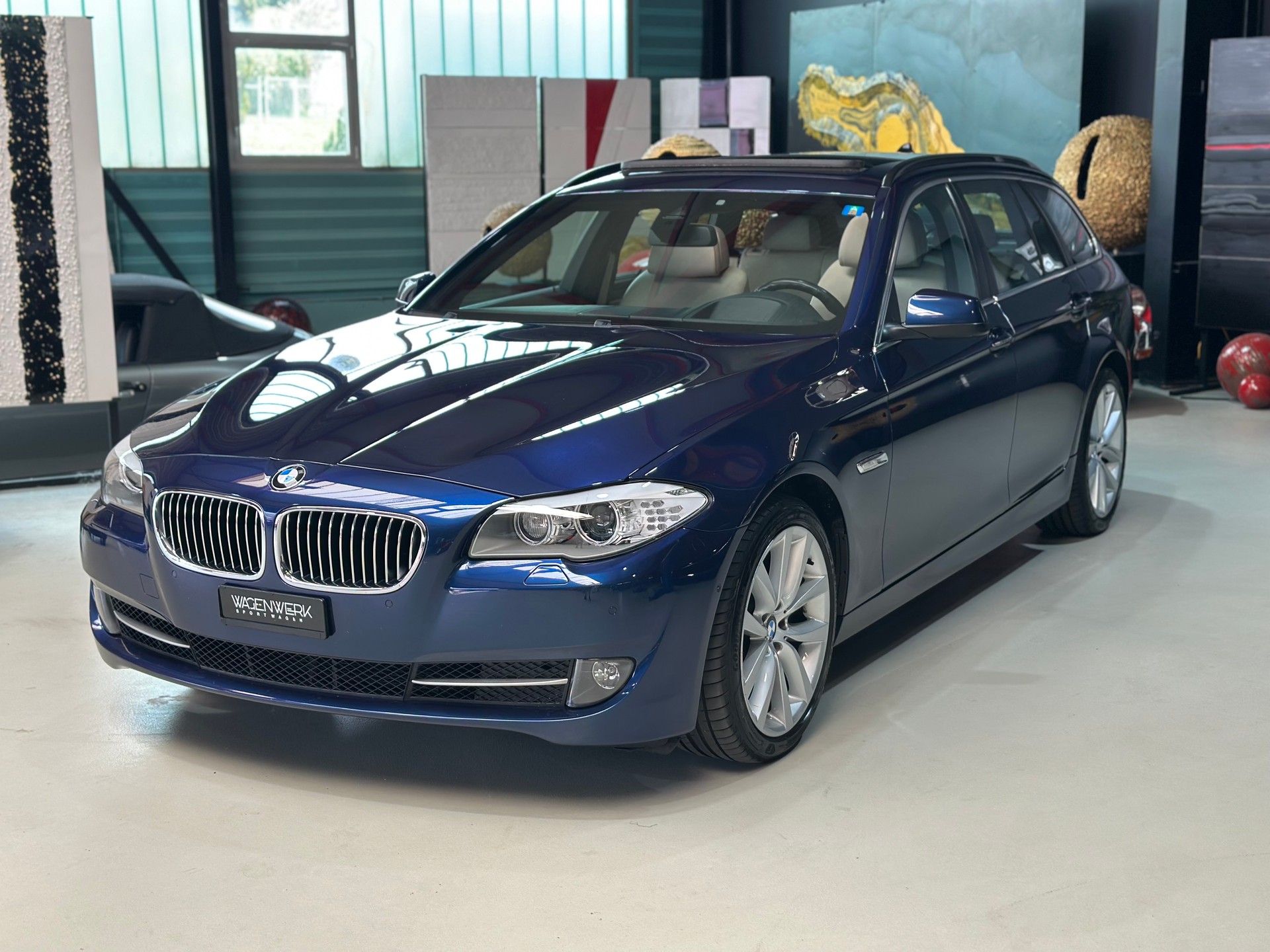 BMW 535d xDrive Touring Steptronic-showroom-element-3