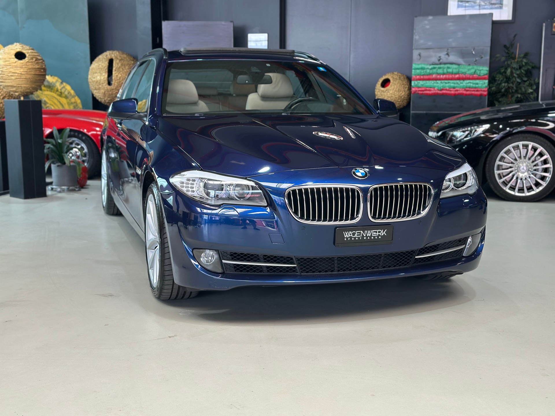 BMW 535d xDrive Touring Steptronic-showroom-element-1