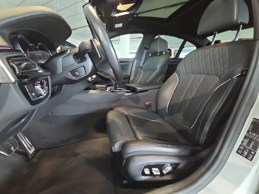 BMW M550i xDrive SAG-image-6