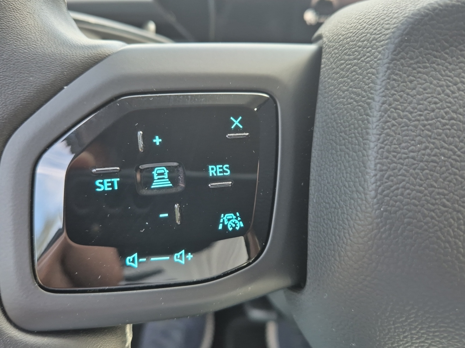 FORD Explorer Elektro 79kWh Extended Range Premium*Head up Display*360°Kamera*Anhängerkupplung*-image-9