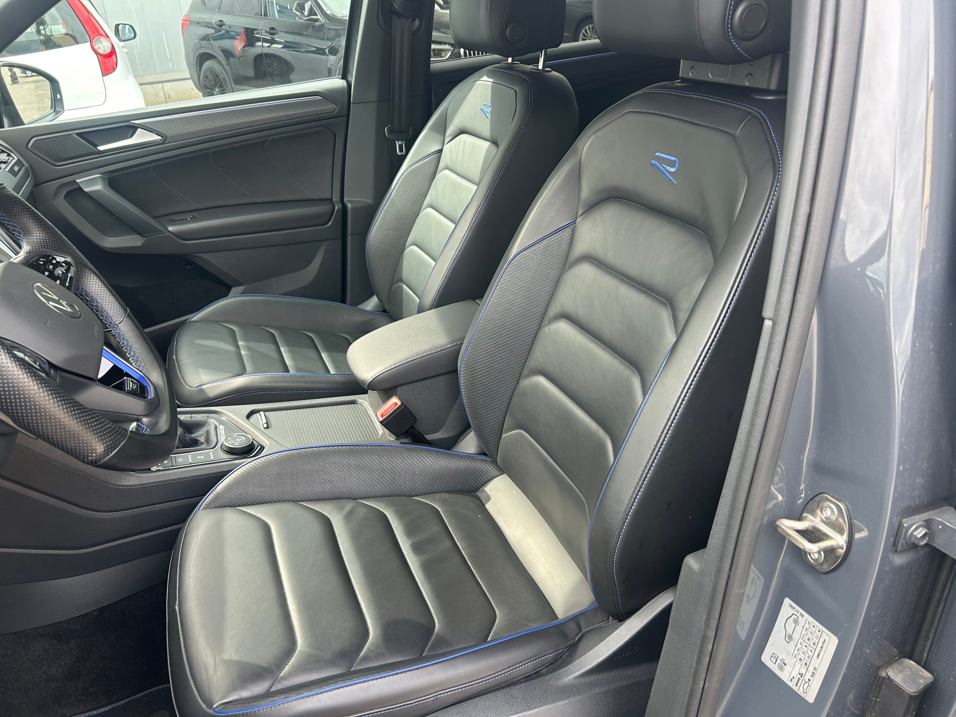VW Tiguan 2.0TSI R 4Motion DSG-image-9