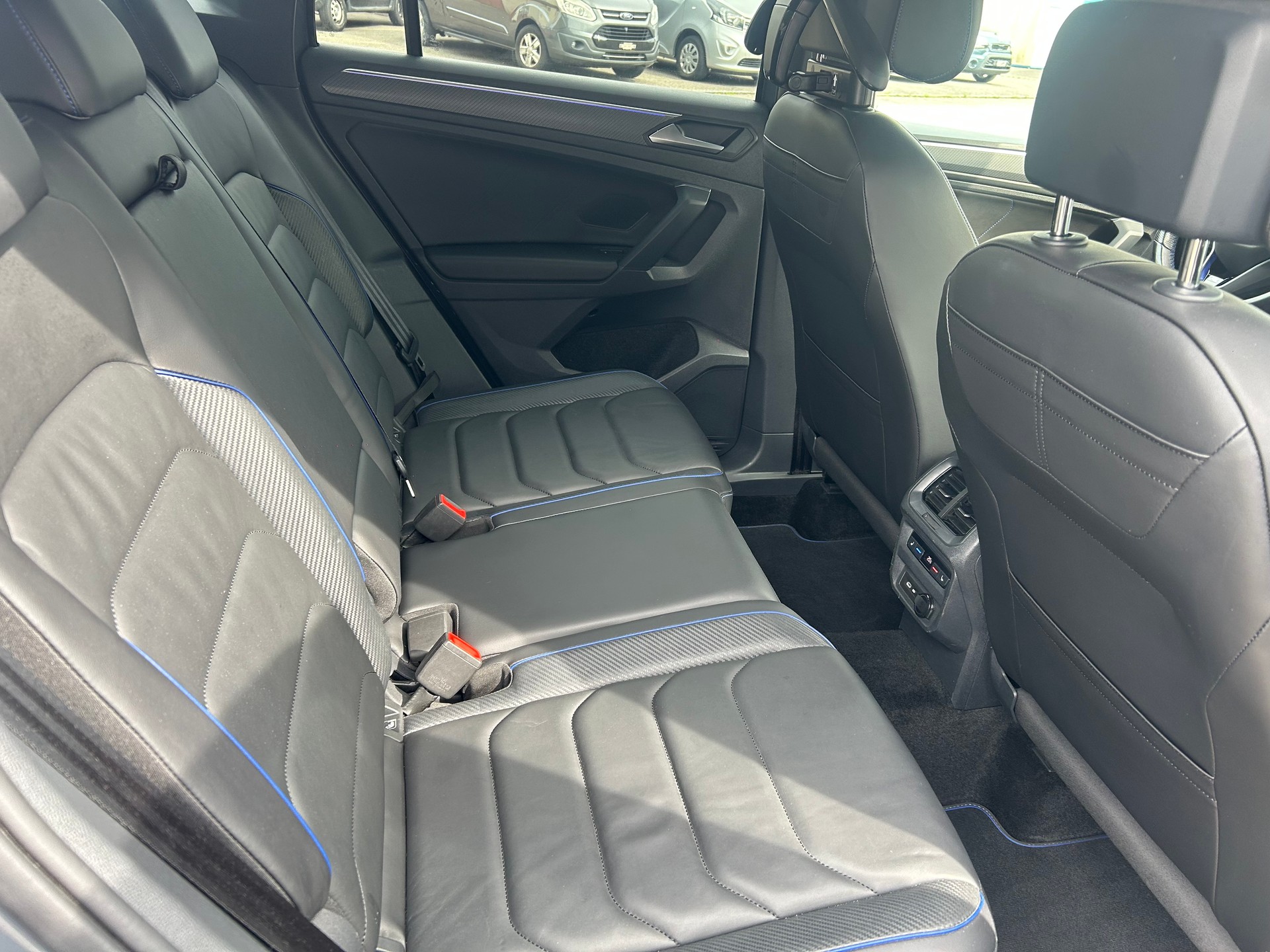 VW Tiguan 2.0TSI R 4Motion DSG-image-6