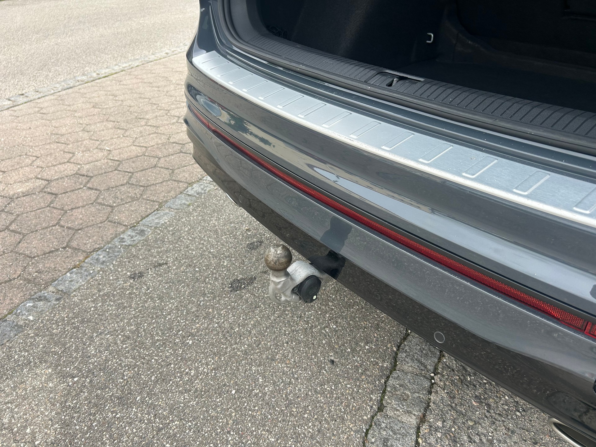 VW Tiguan 2.0TSI R 4Motion DSG-image-7