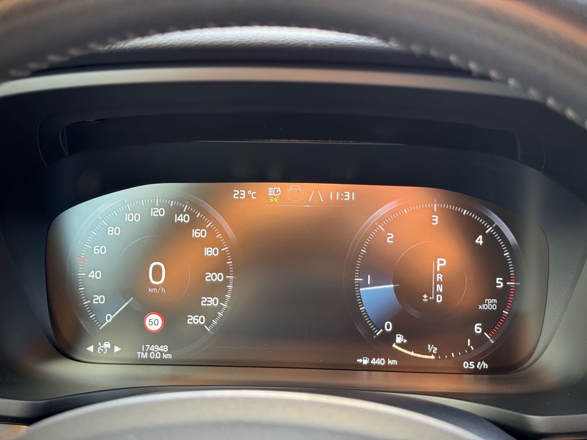 VOLVO V60 D3 Momentum Geartronic - Véhicule Suisse (CH)-image-9