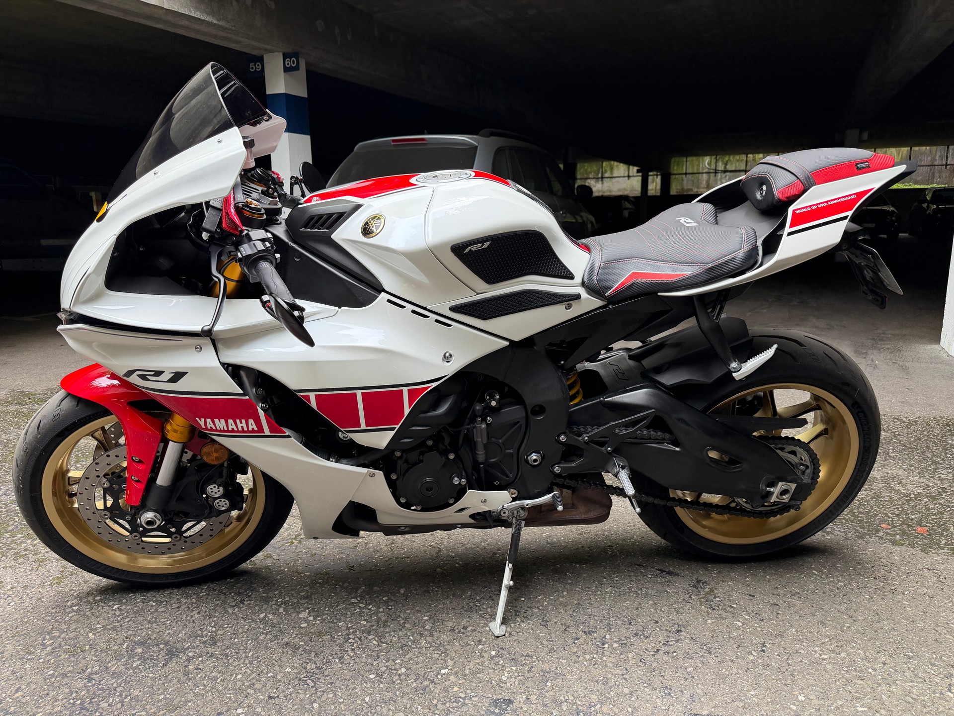 YAMAHA YZF-R1 World GP 60th-image-4