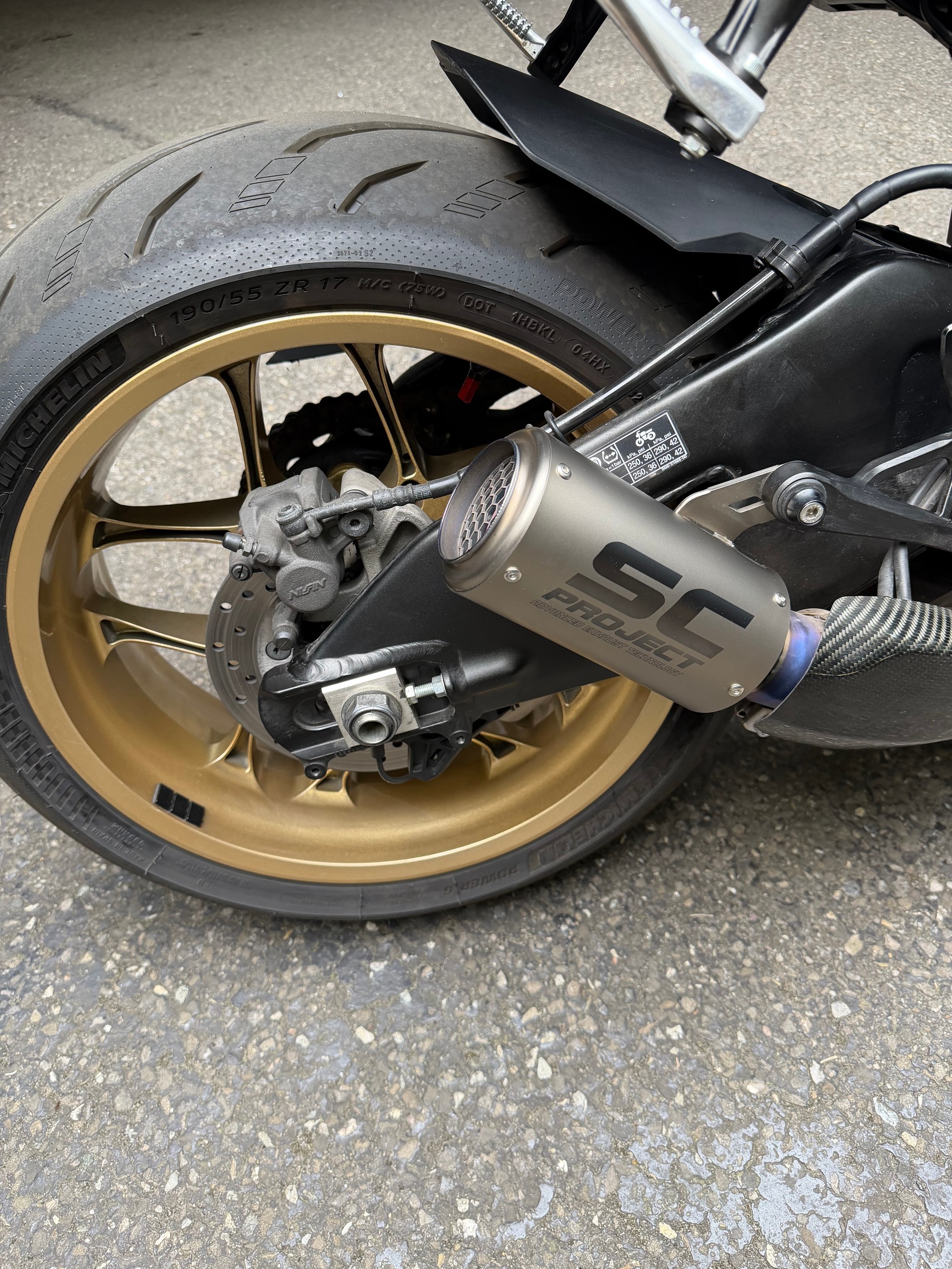 YAMAHA YZF-R1 World GP 60th-image-6