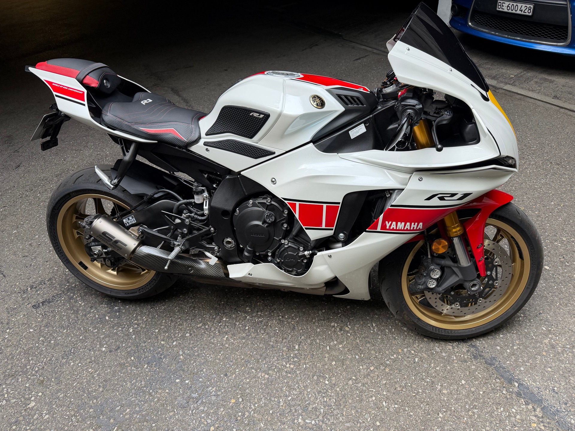 YAMAHA YZF-R1 World GP 60th-image-5