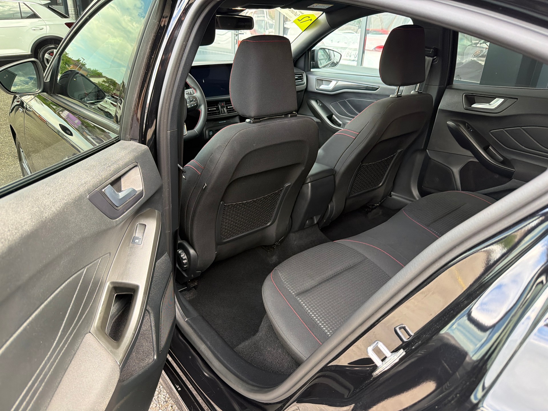 FORD Focus 1.5 TDCi EcoBlue ST-Line Automatic-image-6