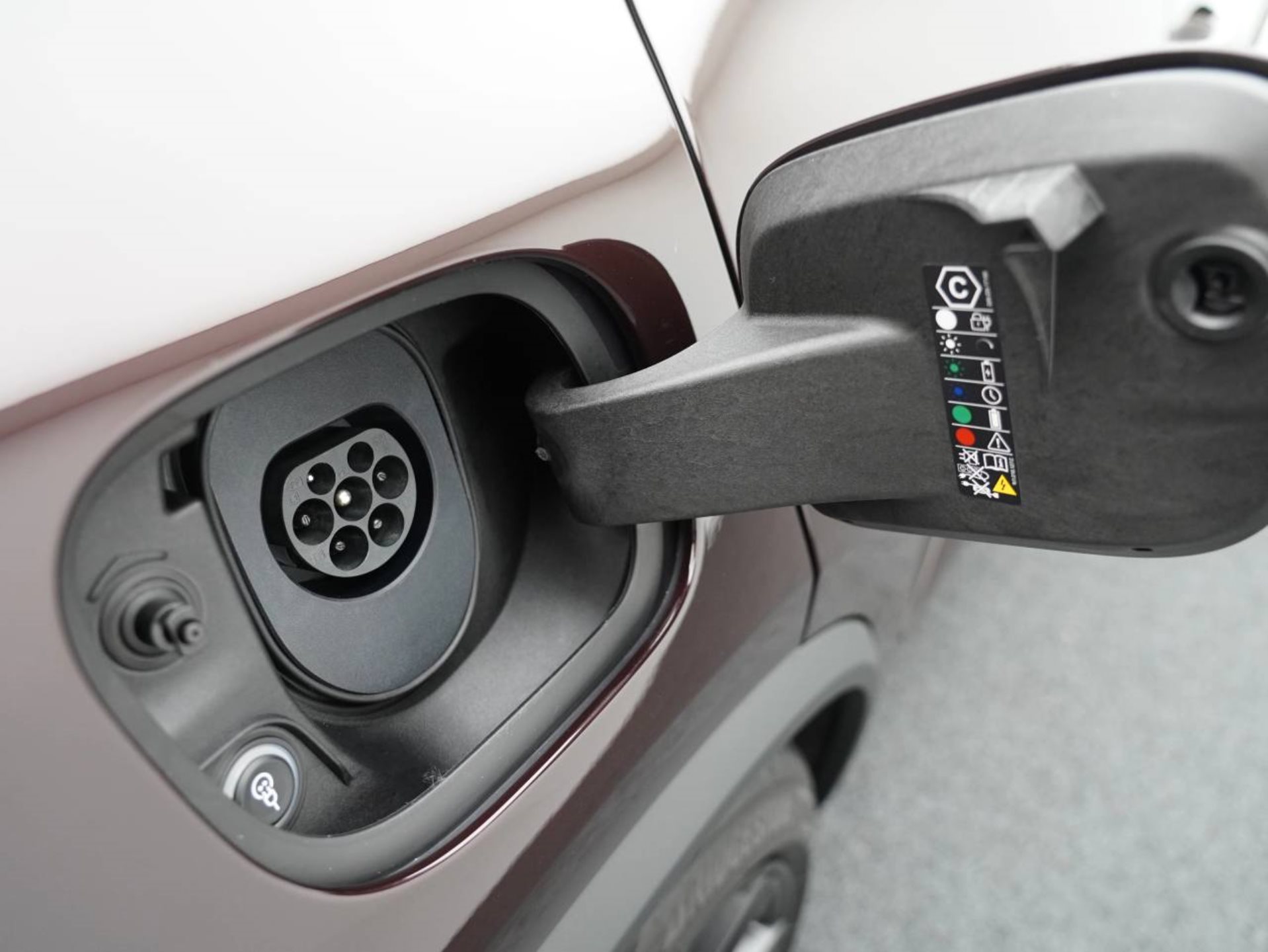 PORSCHE Macan 4-image-18