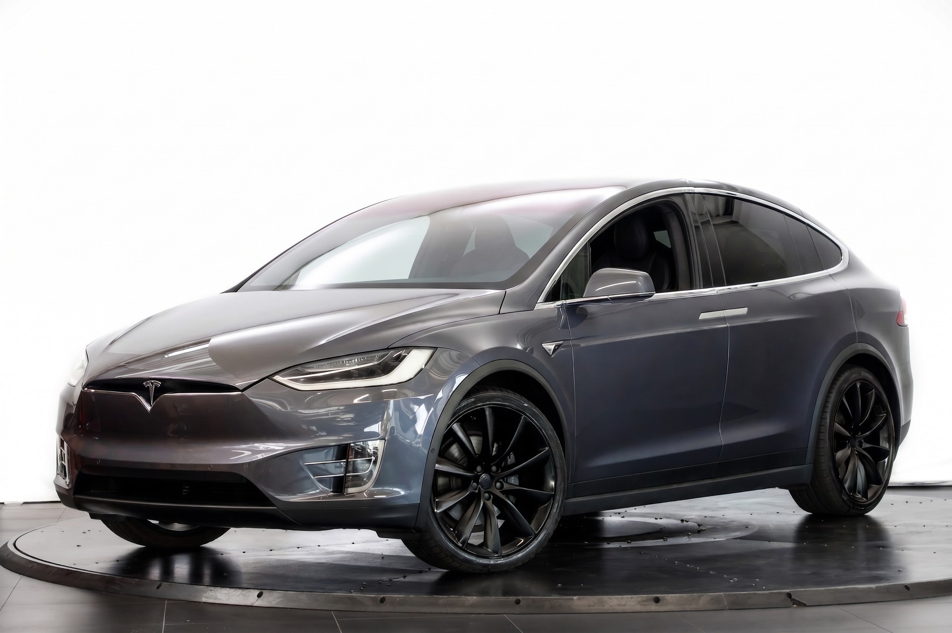 TESLA Model X Maximale-Reichweite-showroom-element-3