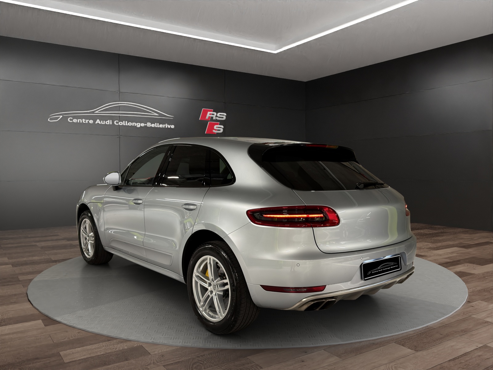 PORSCHE Macan Turbo PDK-showroom-element-3