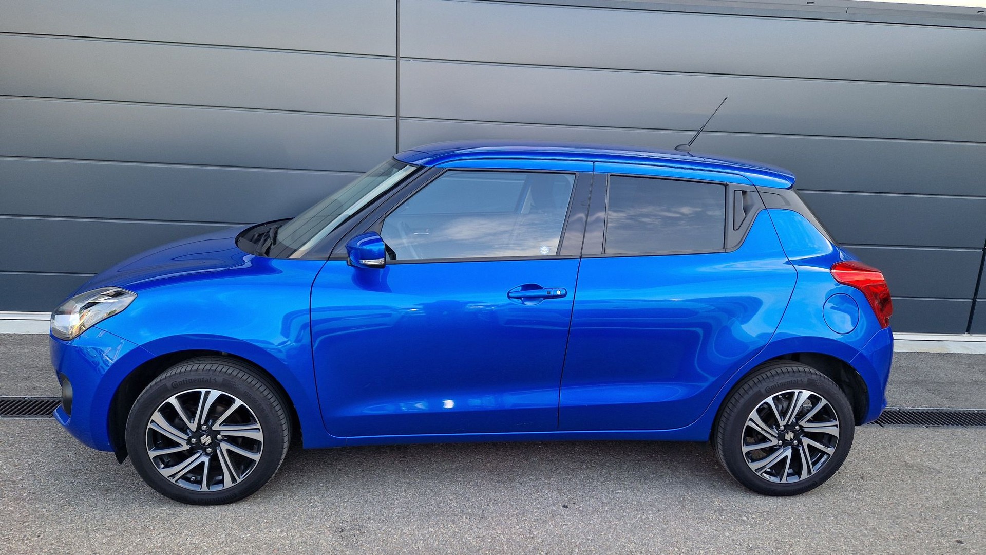 SUZUKI Swift 1.2 Compact + 4x4 Hybrid-showroom-element-3