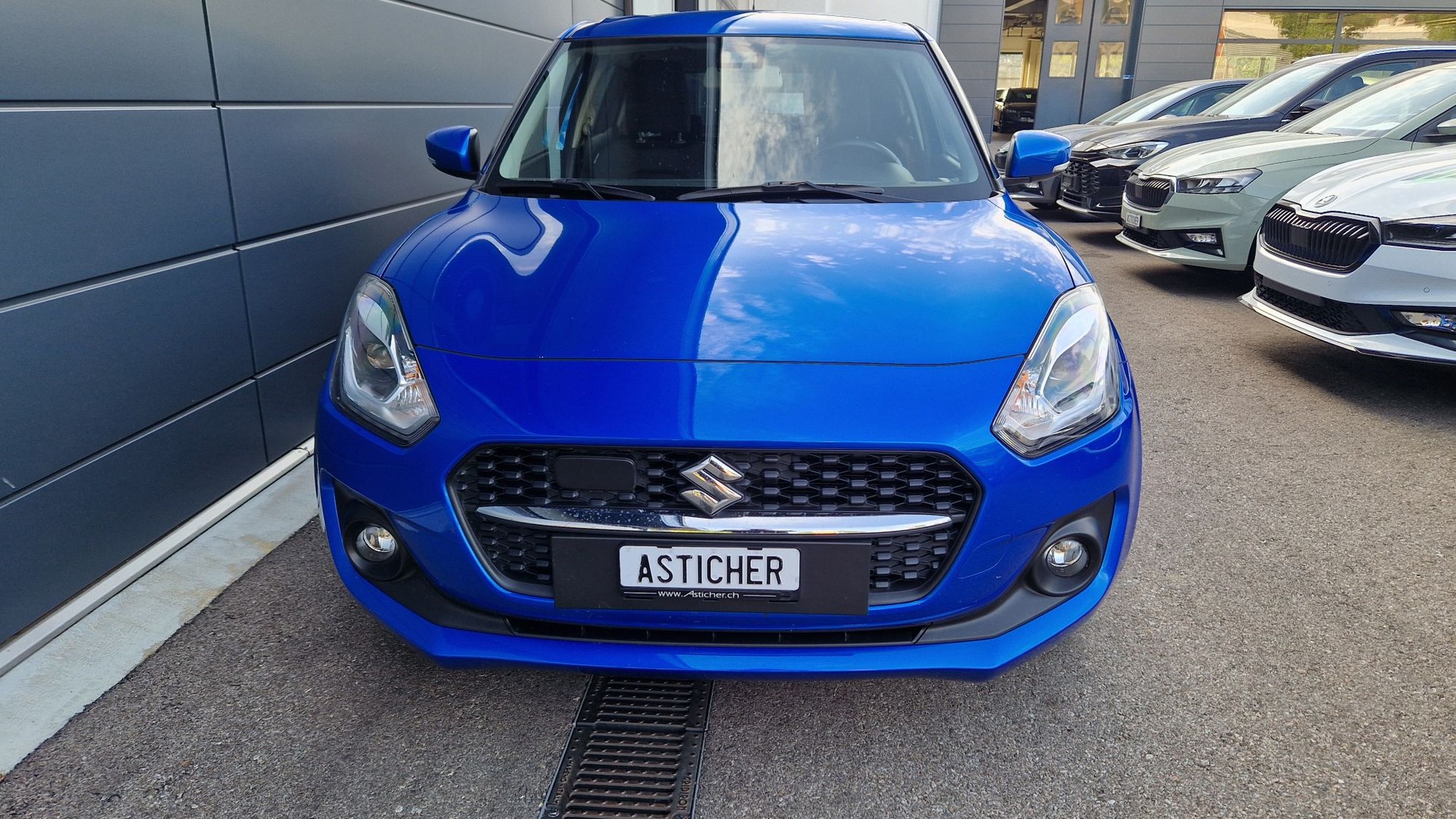 SUZUKI Swift 1.2 Compact + 4x4 Hybrid-showroom-element-1