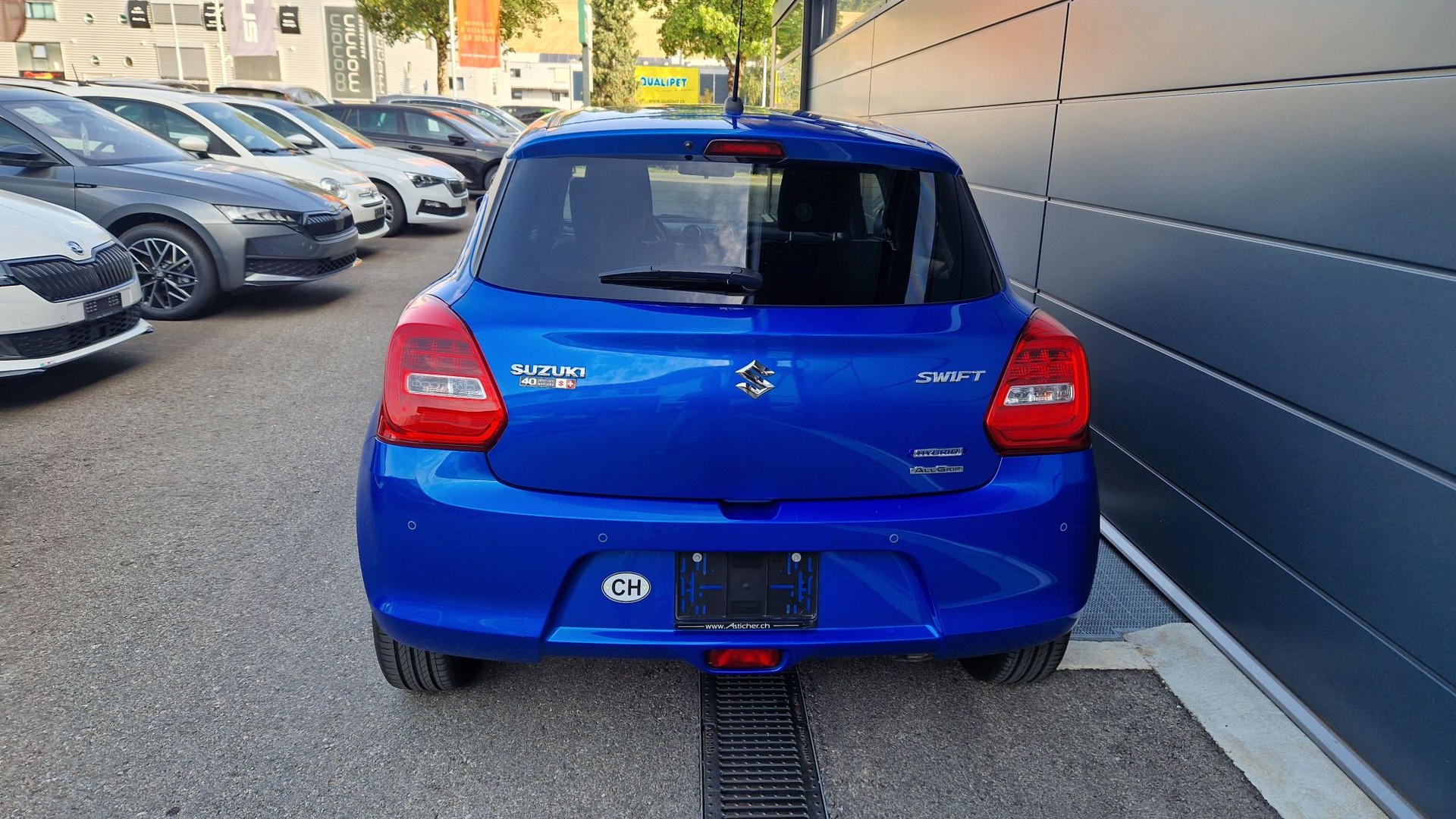 SUZUKI Swift 1.2 Compact + 4x4 Hybrid-showroom-element-2