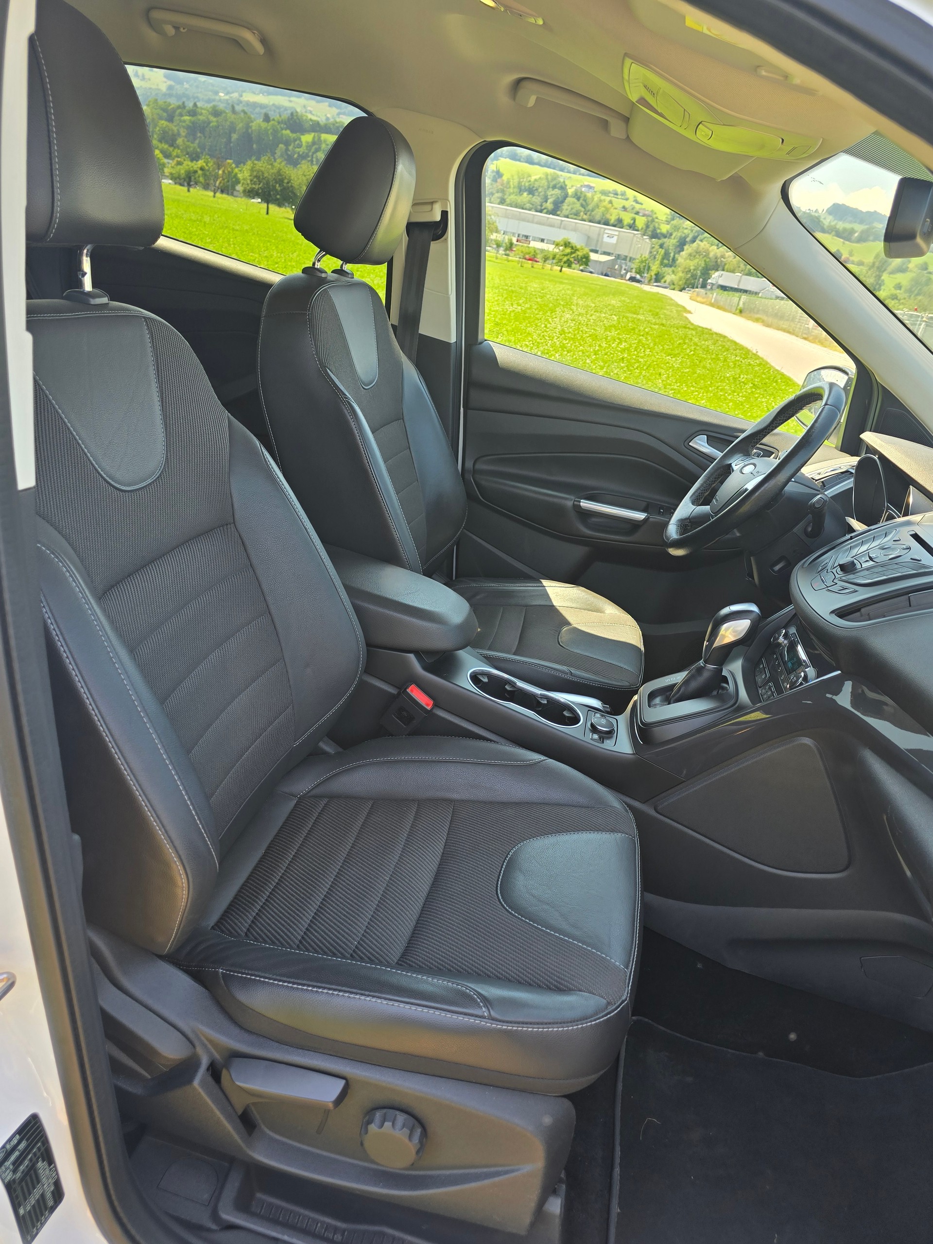 FORD Kuga 2.0 TDCi Titanium 4WD PowerShift-image-19