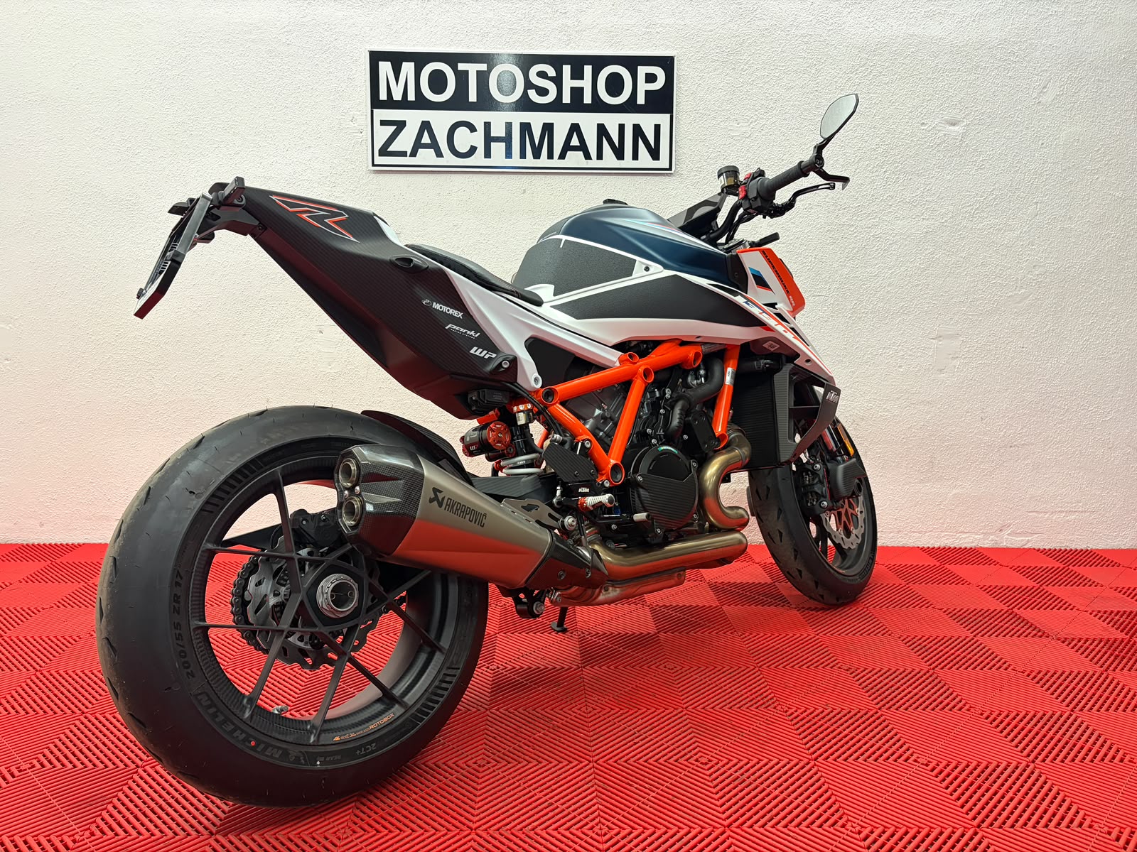 KTM 1390 Super Duke RR-image-4
