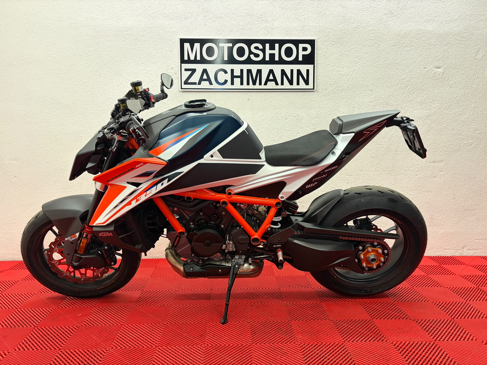 KTM 1390 Super Duke RR-image-3