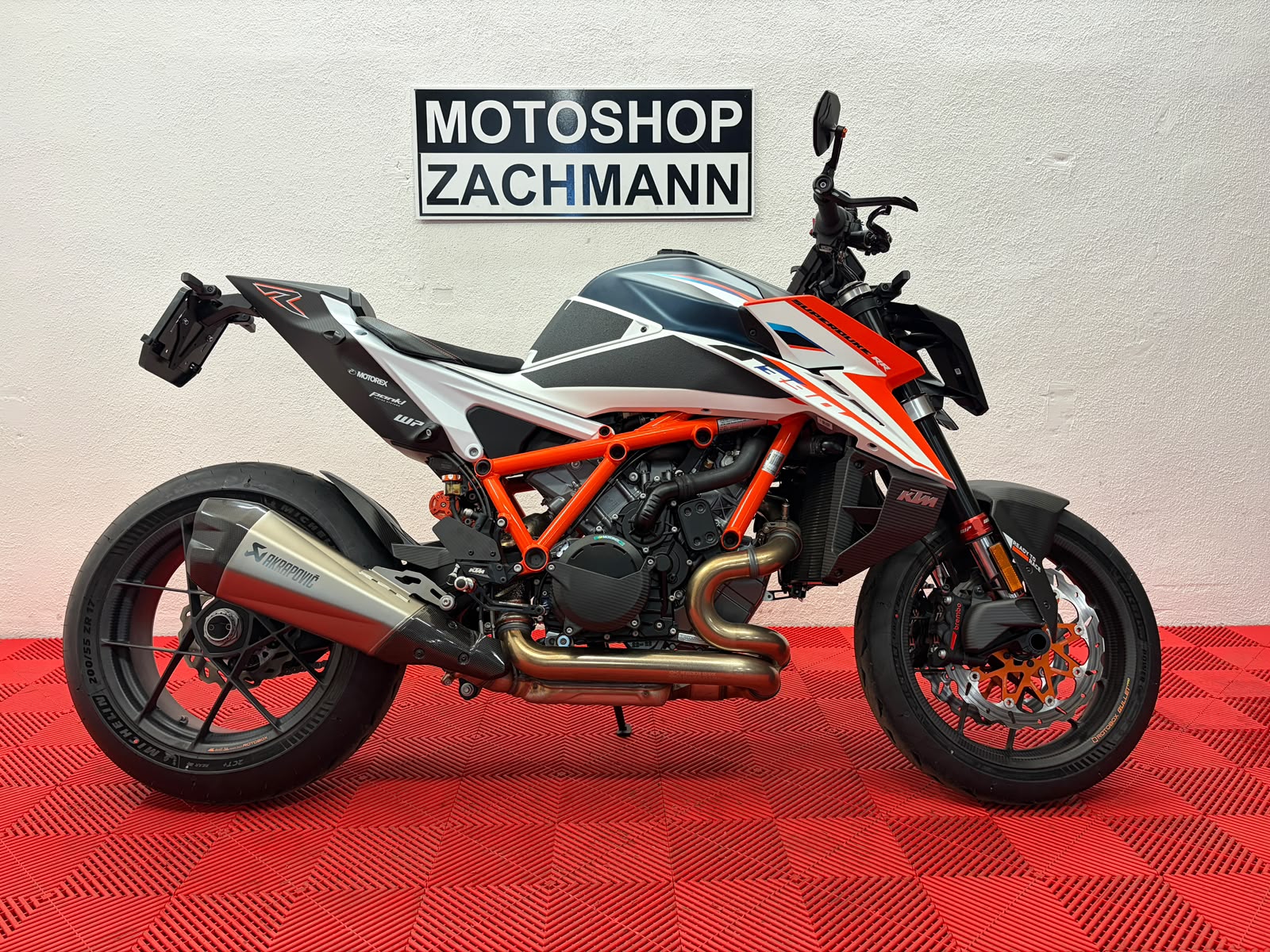 KTM 1390 Super Duke RR-image-0