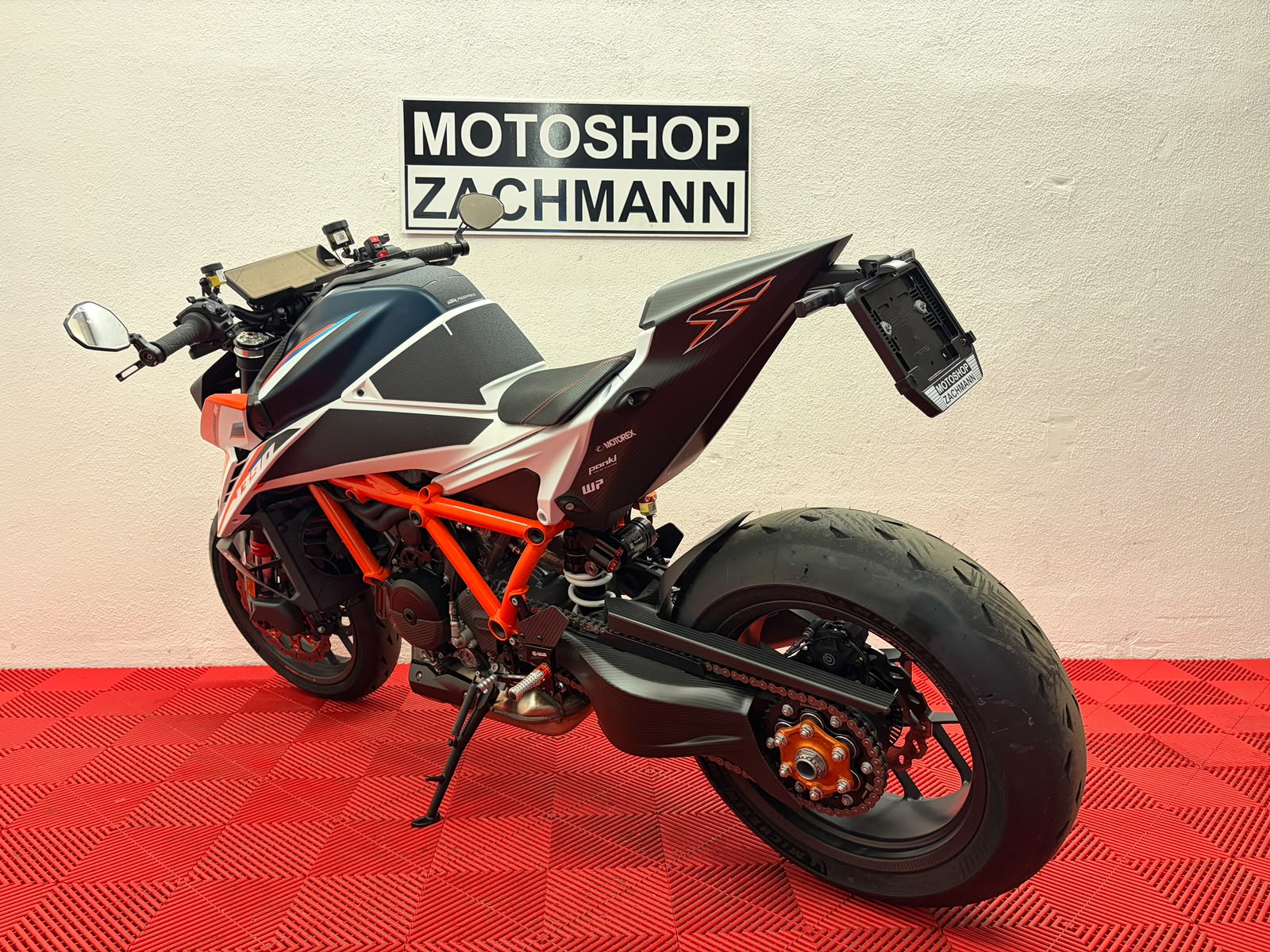 KTM 1390 Super Duke RR-image-5
