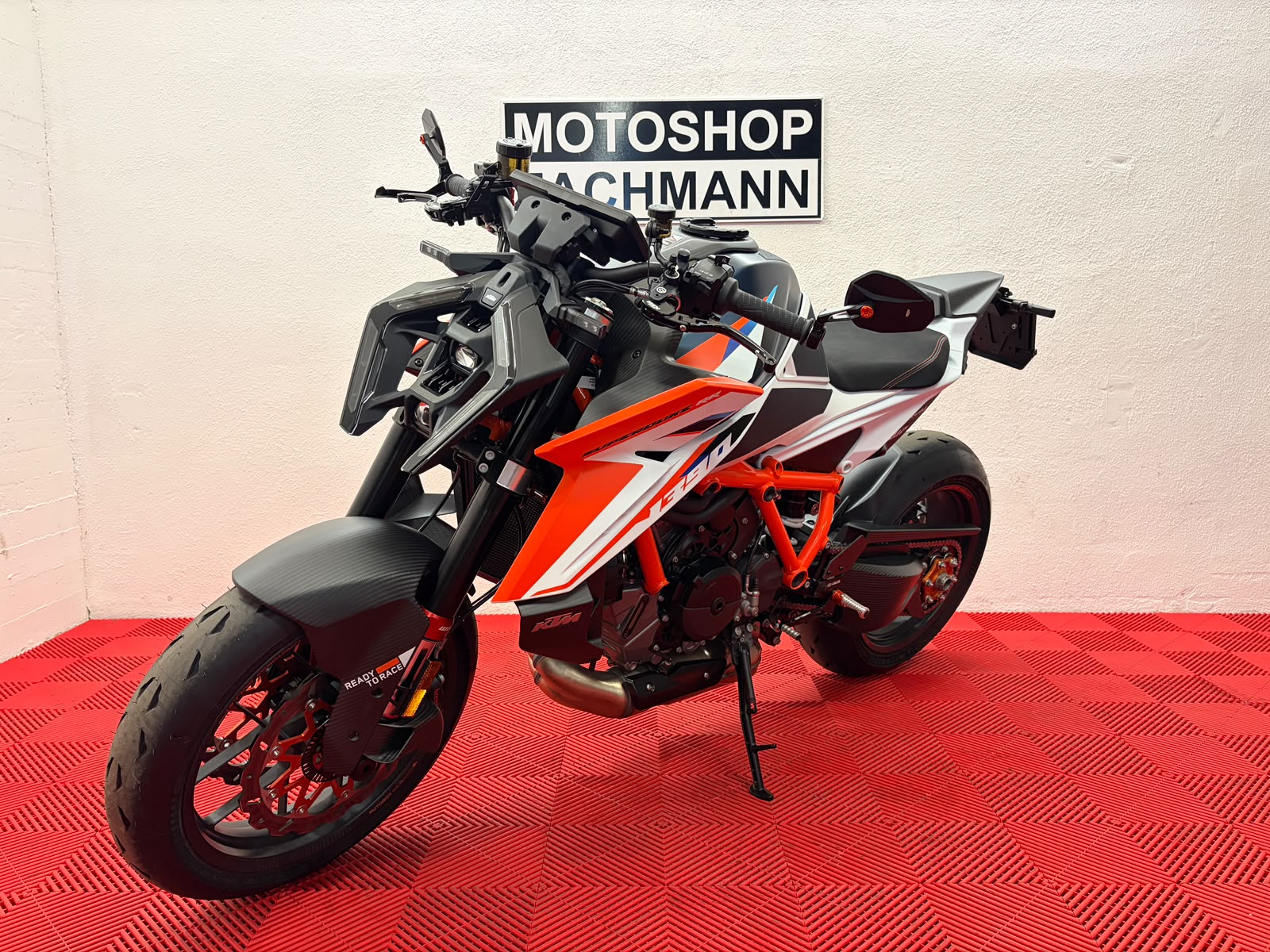 KTM 1390 Super Duke RR-image-2