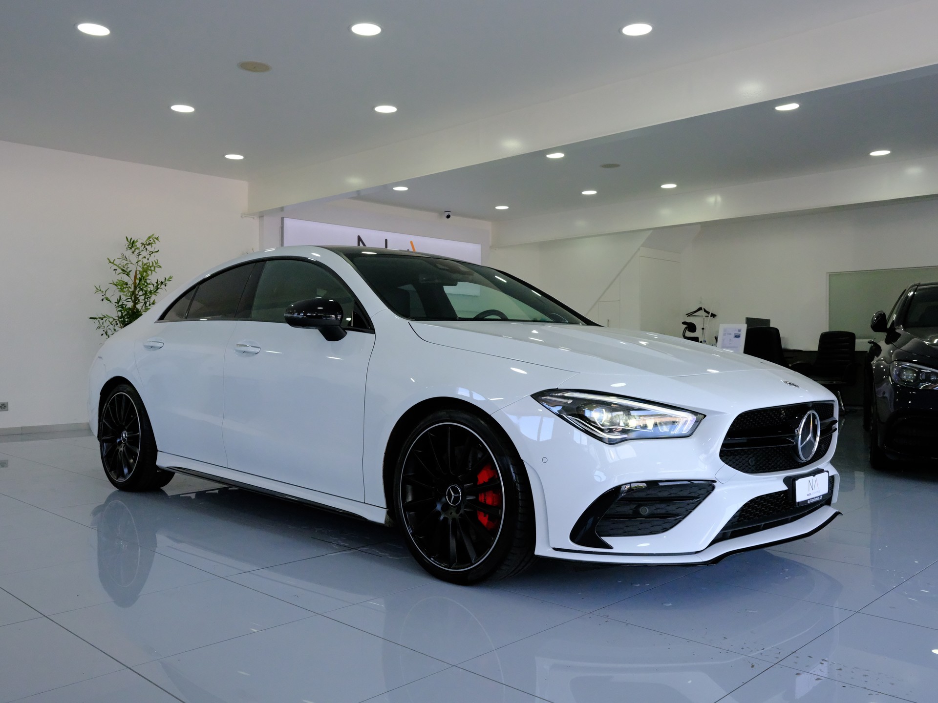 MERCEDES-BENZ CLA 35 AMG 4Matic 7G-DCT-showroom-element-1
