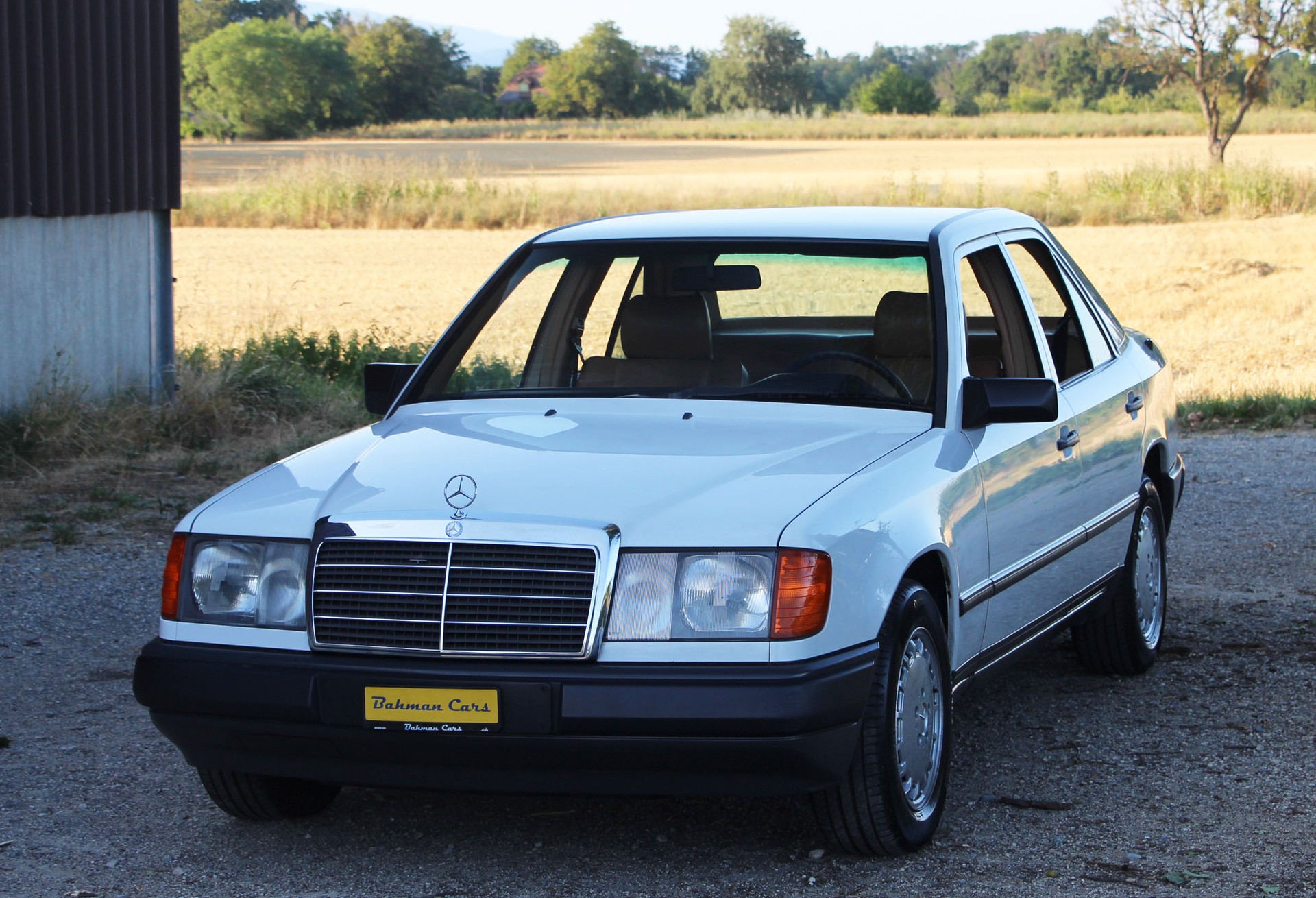 MERCEDES-BENZ 230 E-showroom-element-2