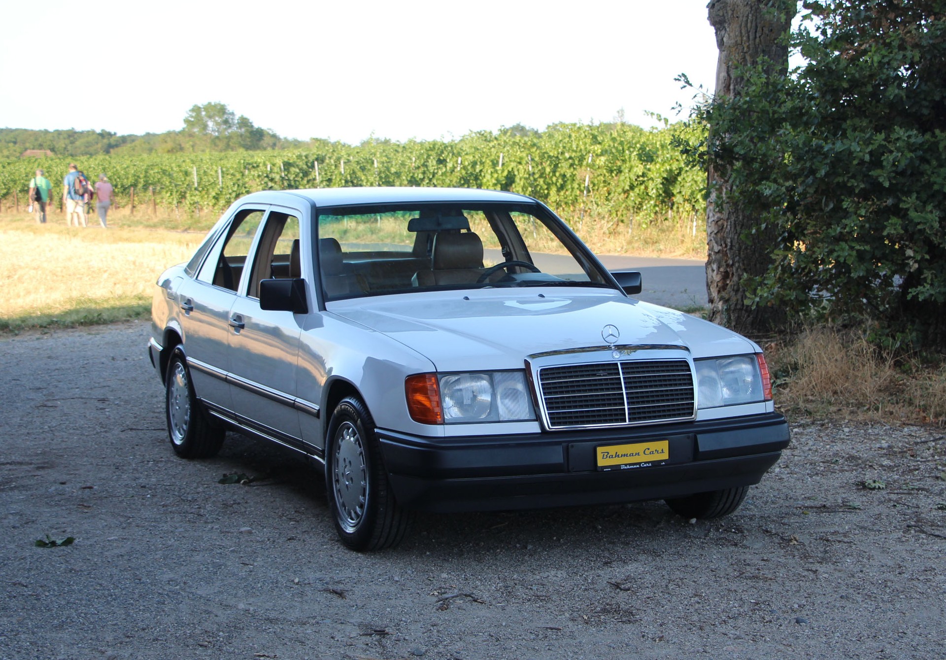 MERCEDES-BENZ 230 E