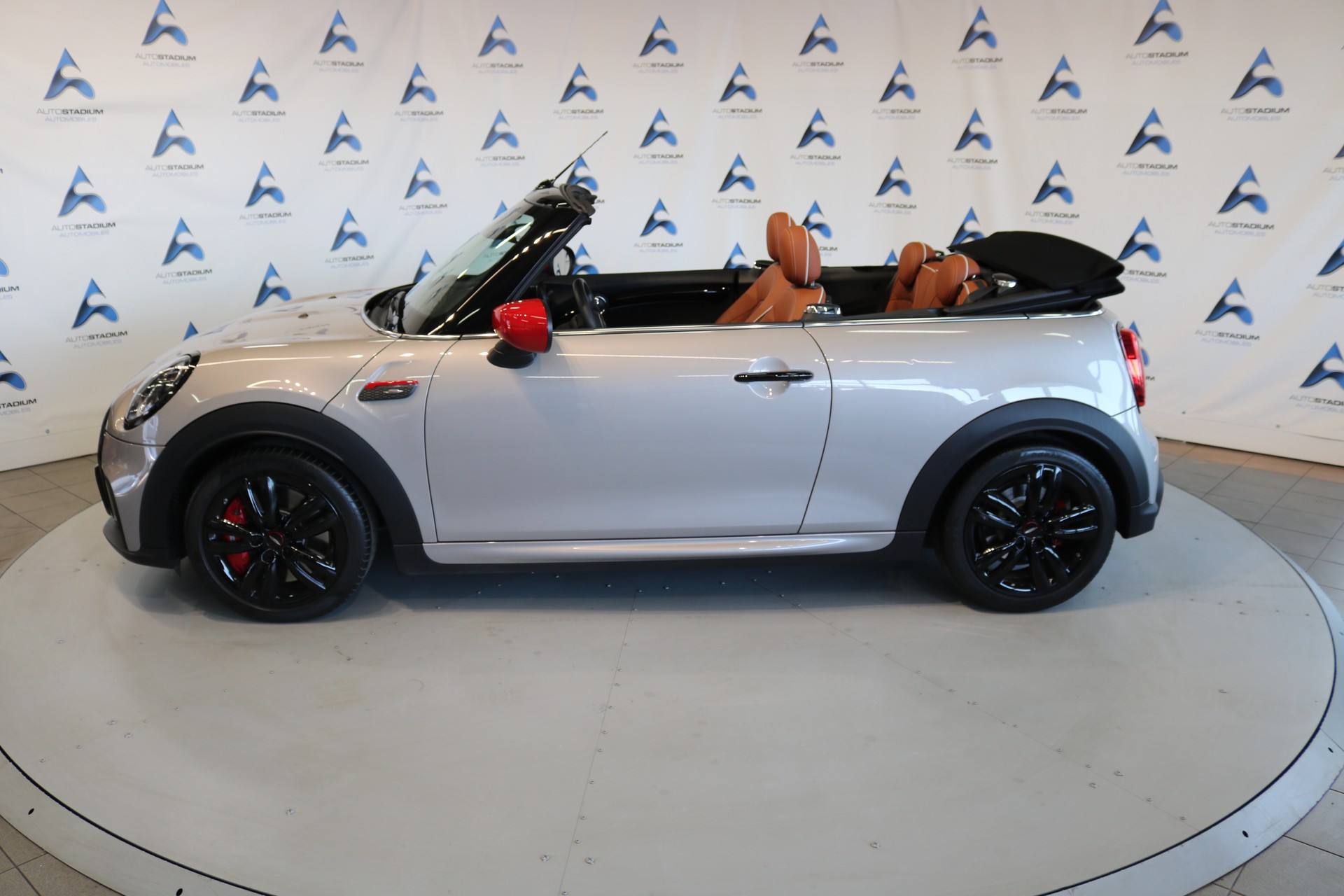 MINI Cooper John Cooper Works Cabriolet Steptronic-image-17