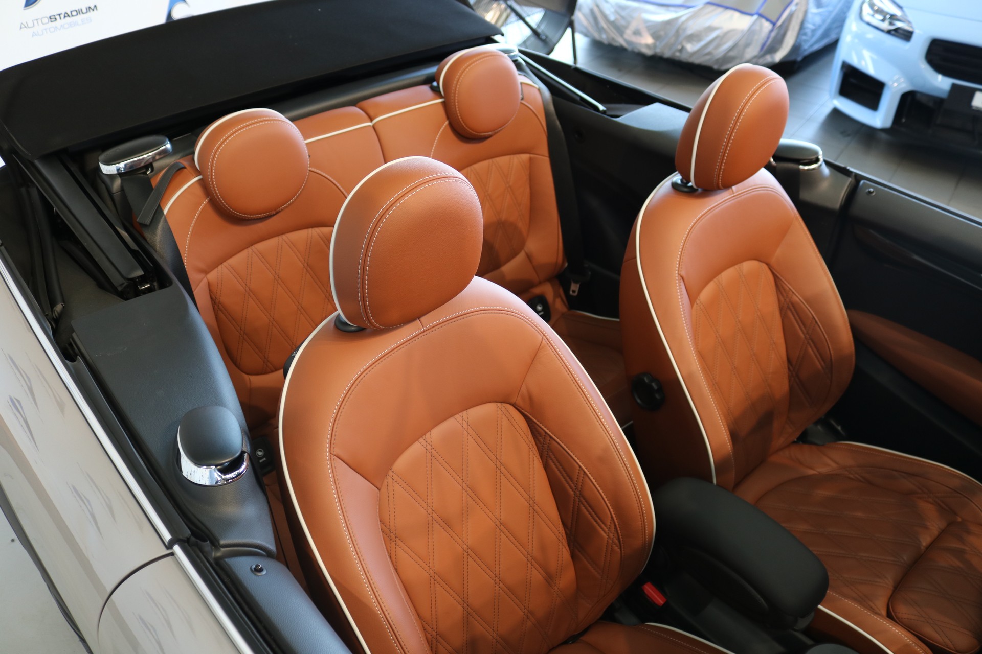 MINI Cooper John Cooper Works Cabriolet Steptronic-image-4