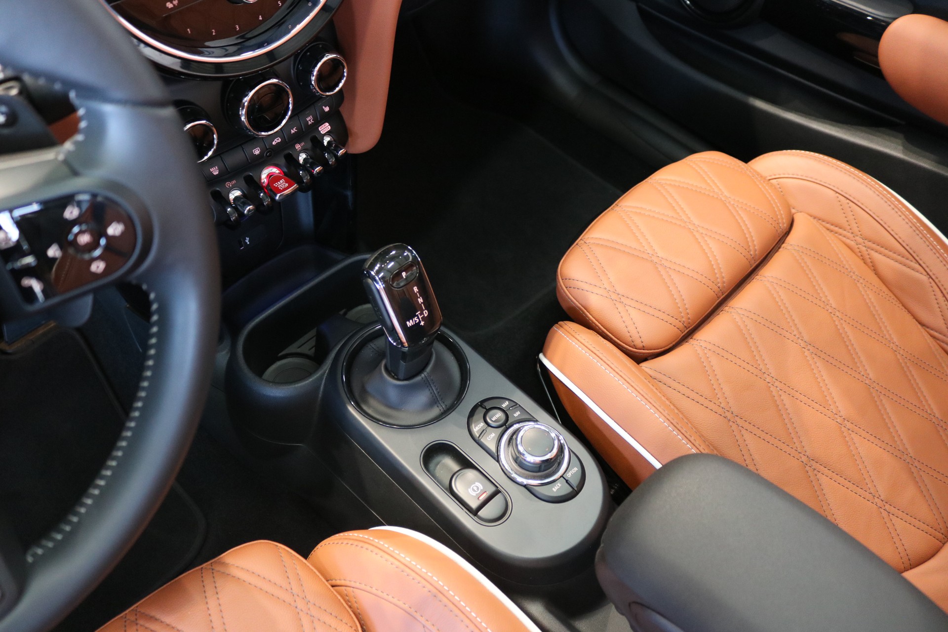 MINI Cooper John Cooper Works Cabriolet Steptronic-image-41