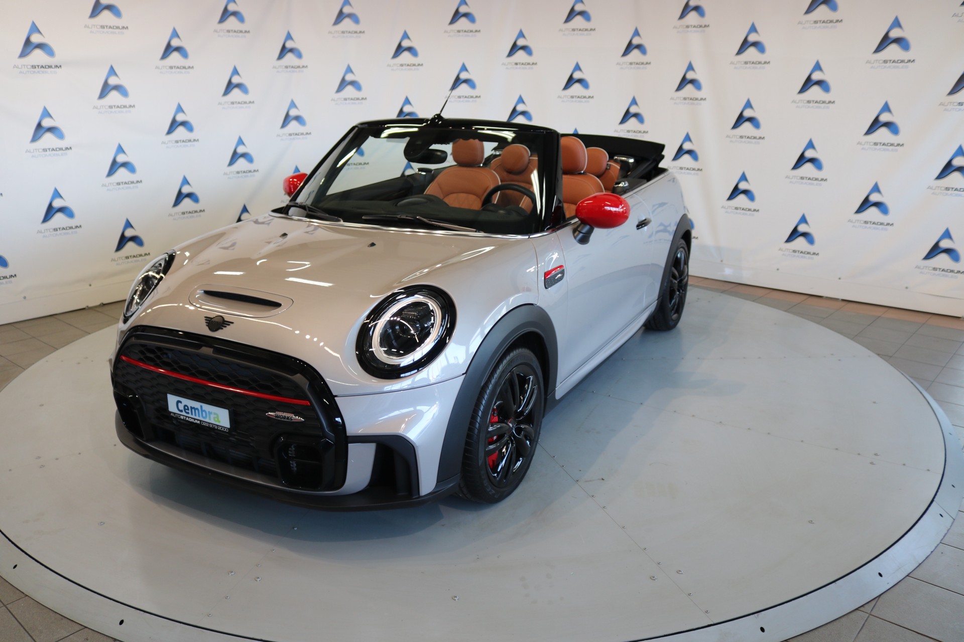 MINI Cooper John Cooper Works Cabriolet Steptronic-image-12