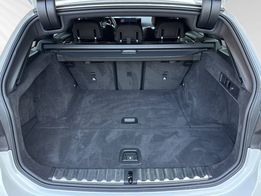 BMW 320d xDrive 48V Touring Steptronic M Sport-image-8