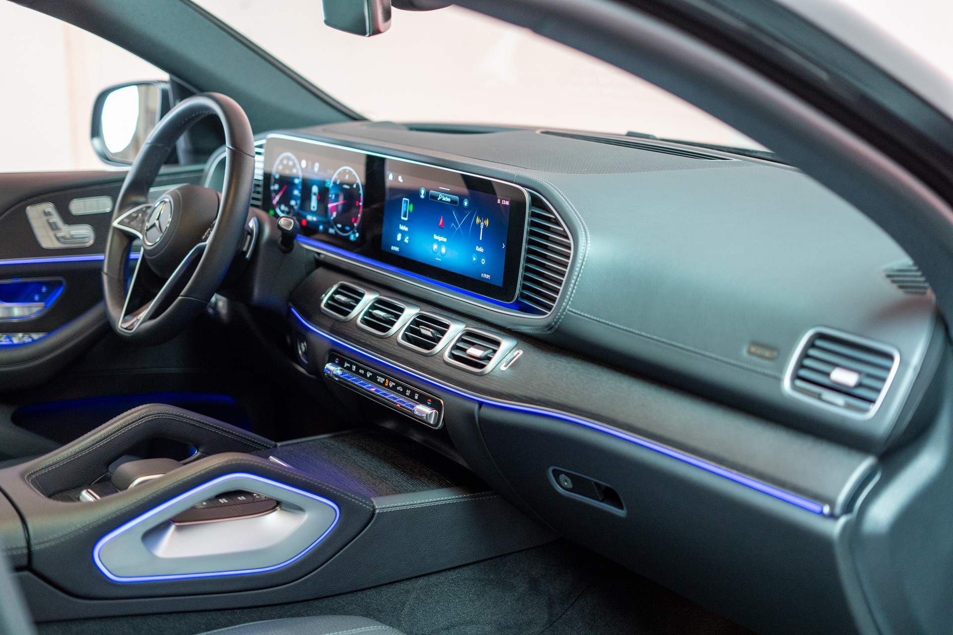 MERCEDES-BENZ GLE 450 d AMG Line 4matic Coupé / Panorama-Glasdach / Sitzlüftung / 360°Kamera-image-17